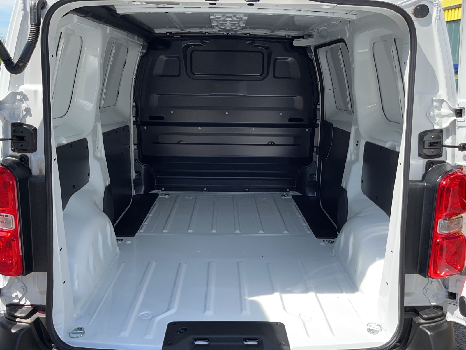 FIAT E-Scudo Kaw. L2 50 kWh Lounge 100% WIR-image-14