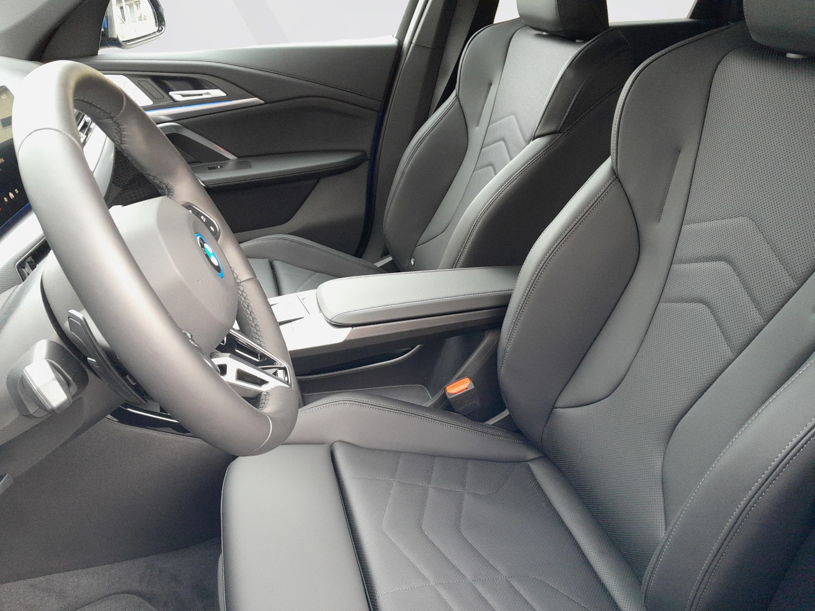 BMW iX1 30 xDrive-image-8
