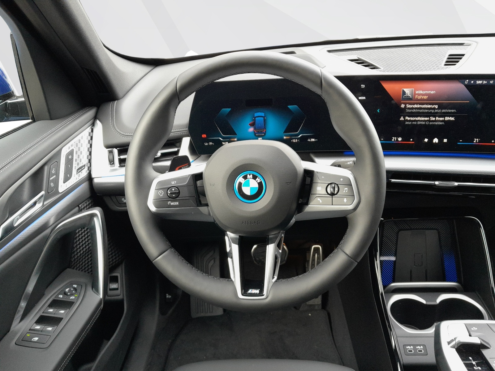 BMW iX1 30 xDrive-image-9