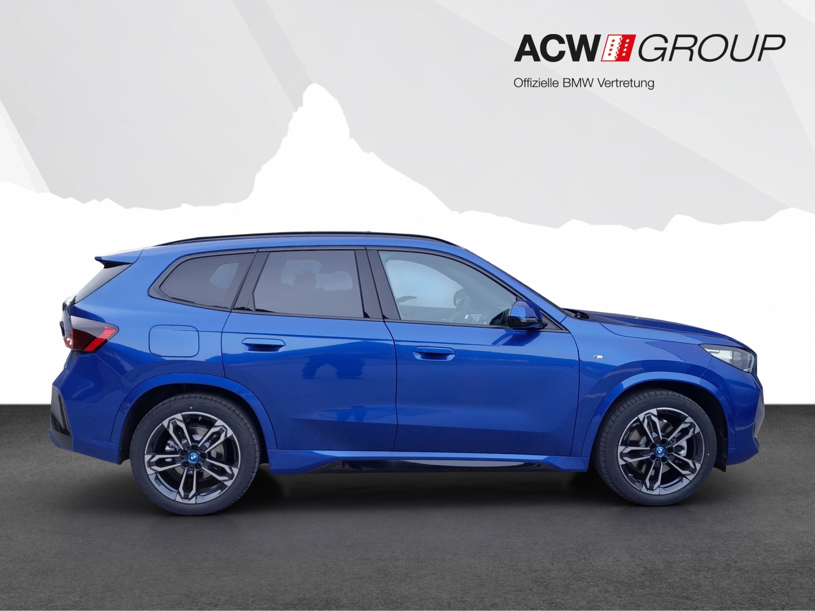 BMW iX1 30 xDrive-image-5