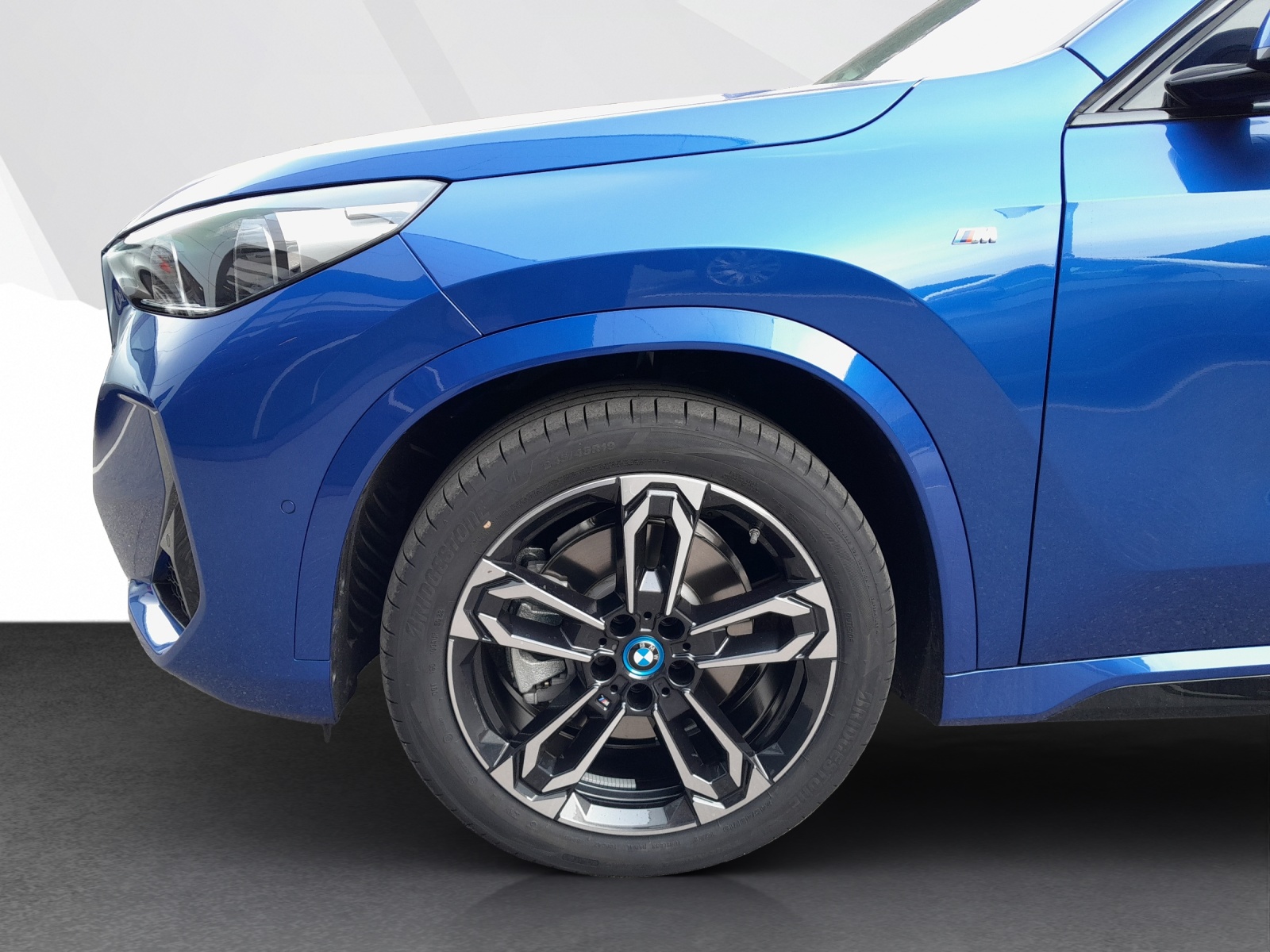 BMW iX1 30 xDrive-image-14