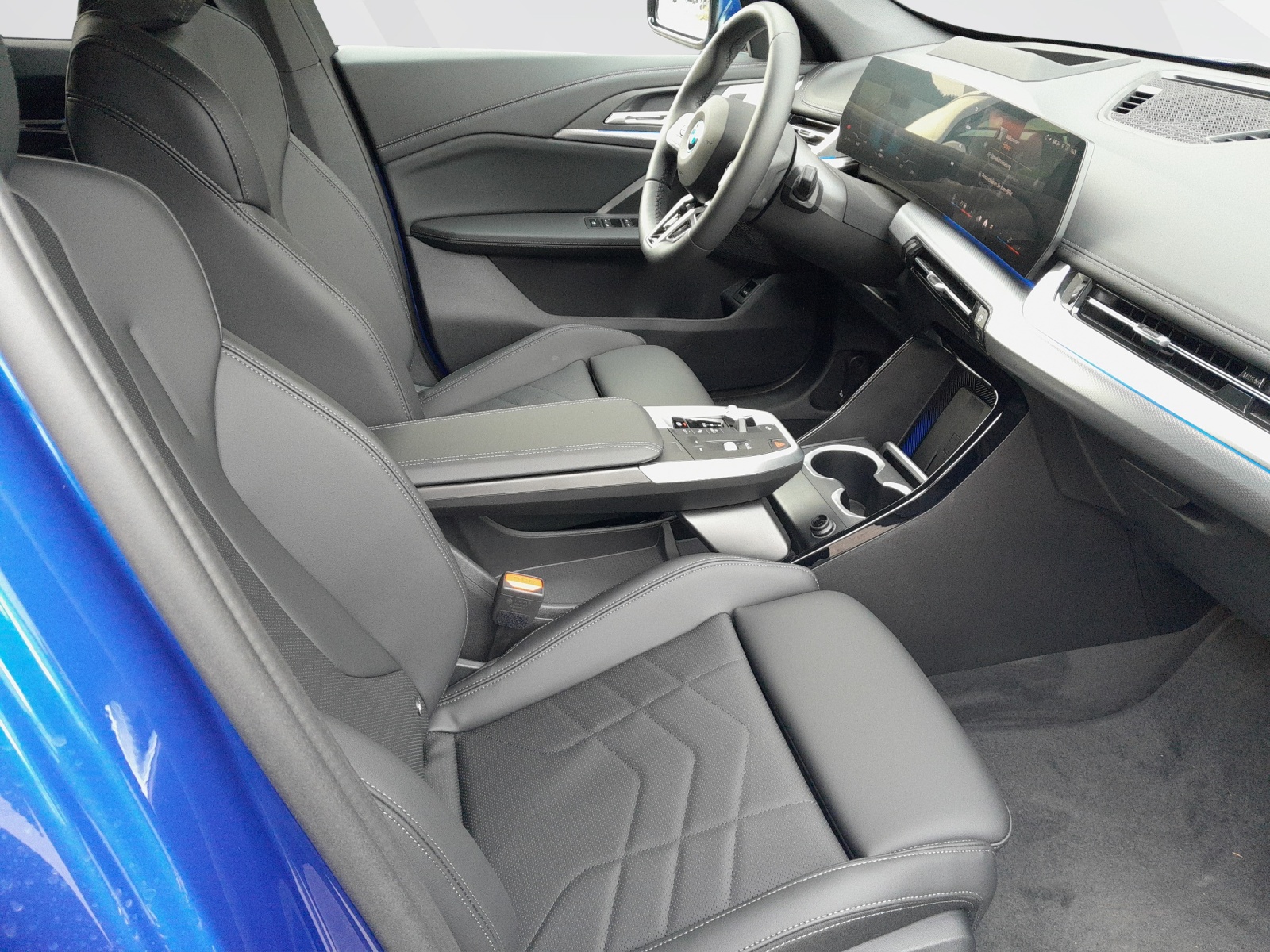 BMW iX1 30 xDrive-image-10