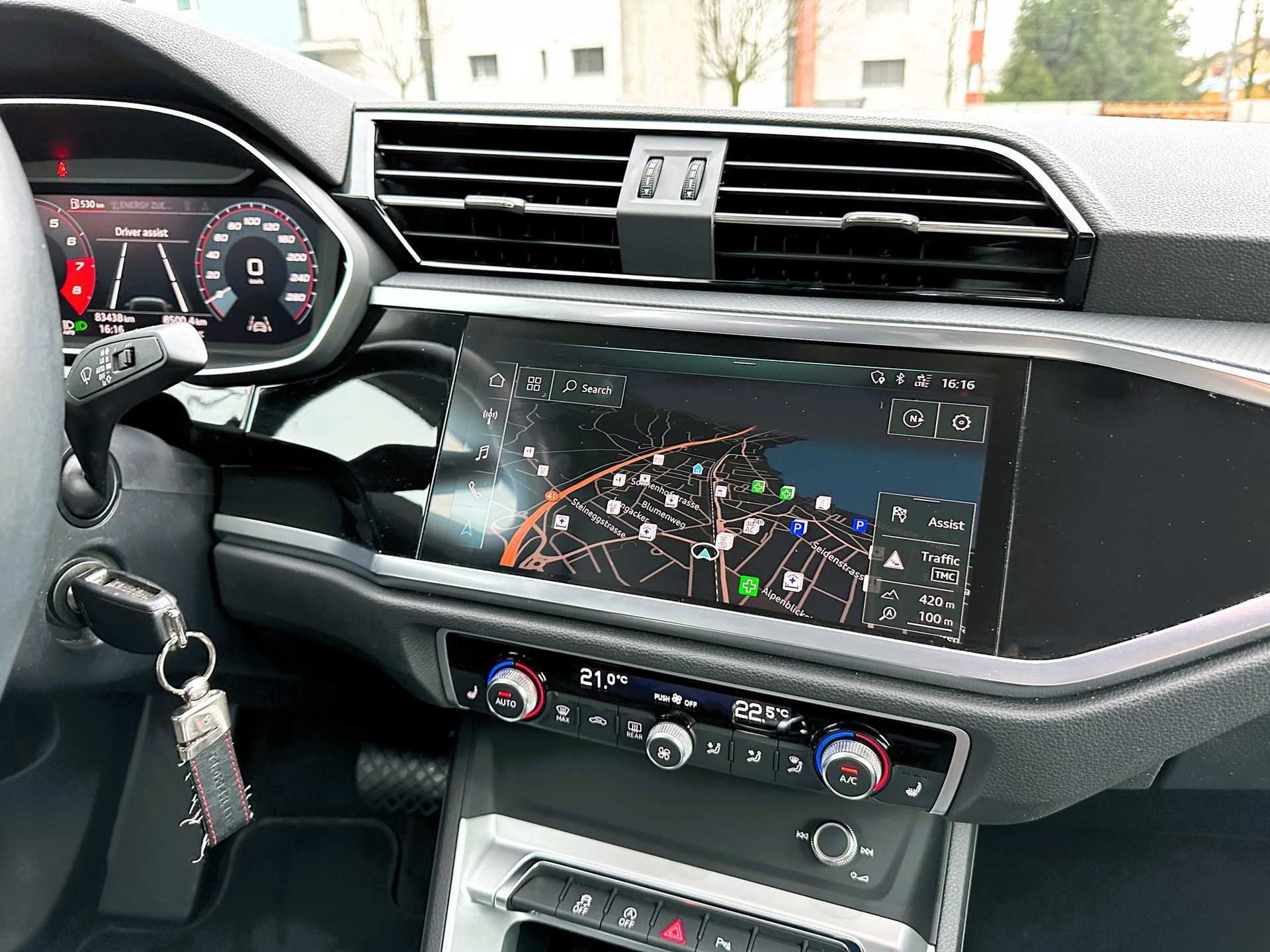 AUDI Q3 40 TFSI S line quattro S-tronic-image-9