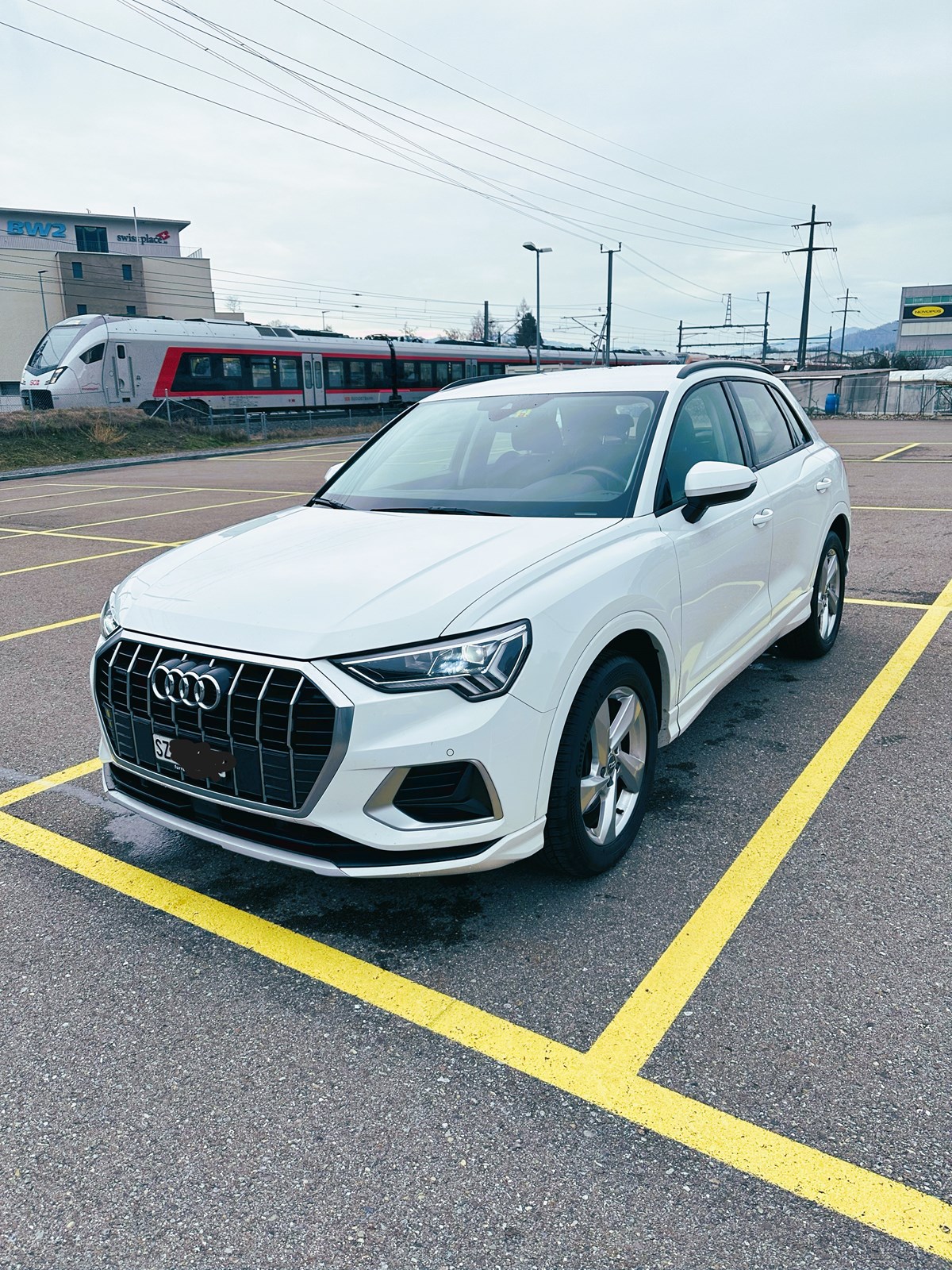 AUDI Q3 40 TFSI S line quattro S-tronic-image-0