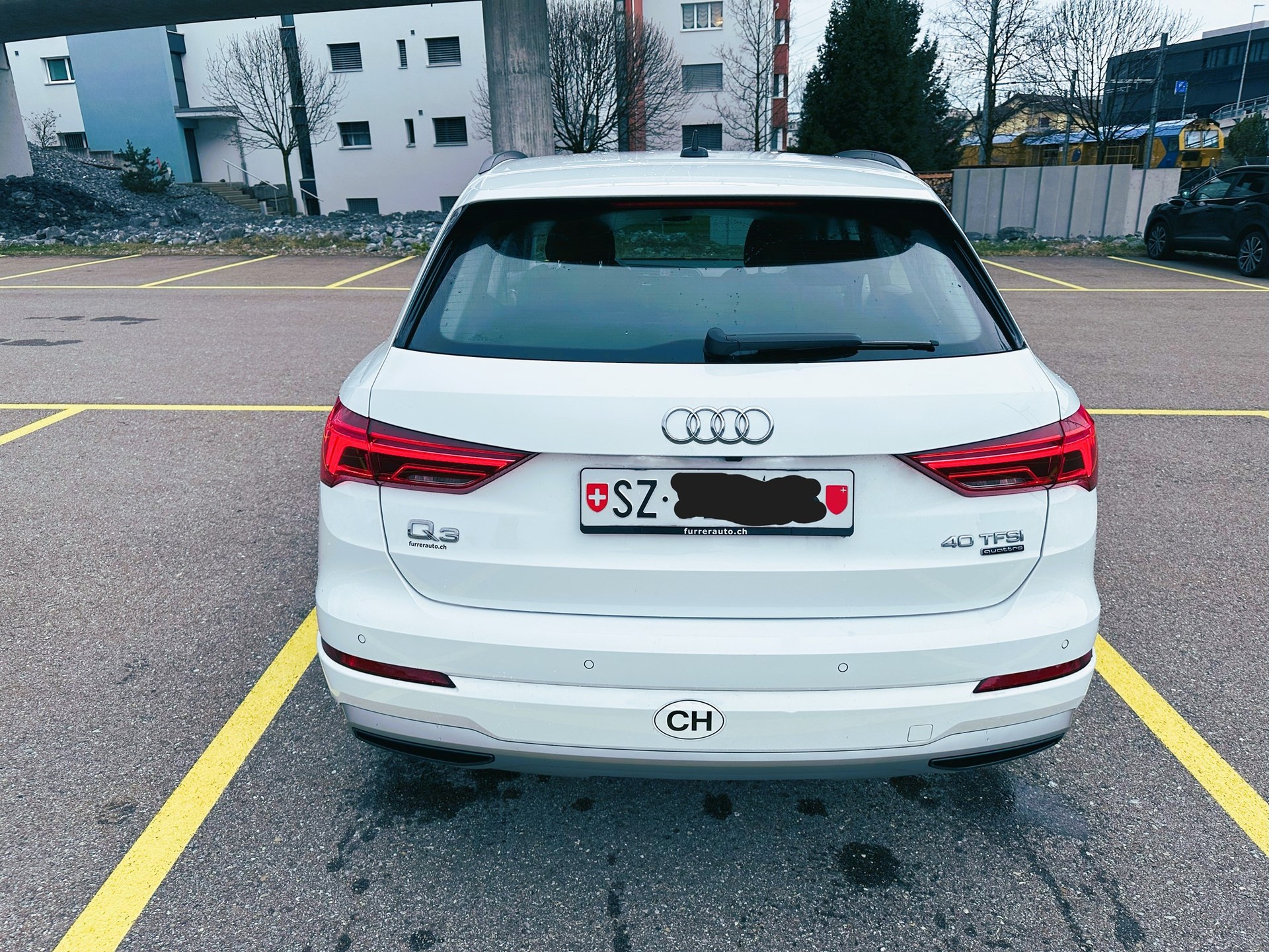 AUDI Q3 40 TFSI S line quattro S-tronic-image-4