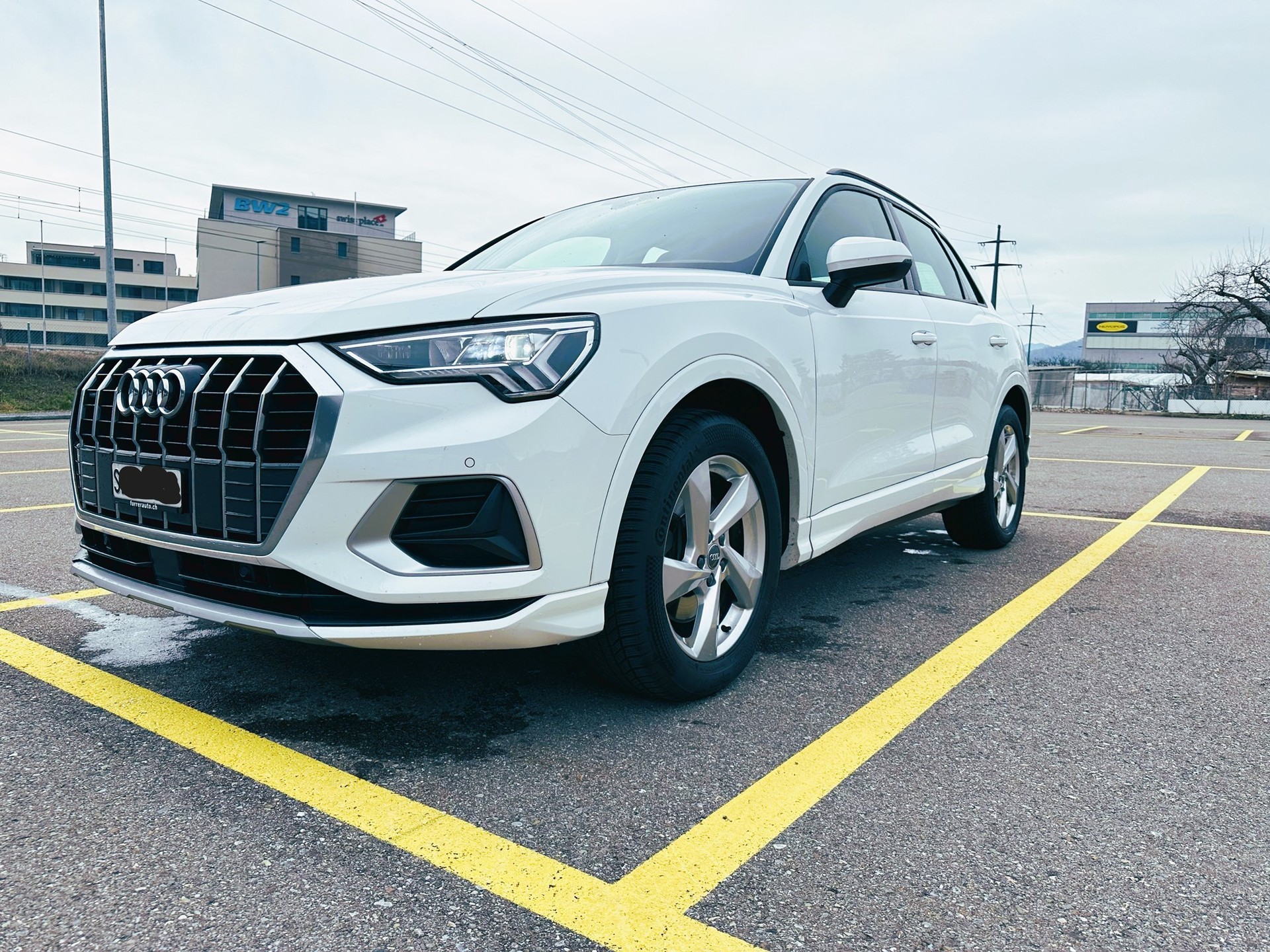AUDI Q3 40 TFSI S line quattro S-tronic-image-5
