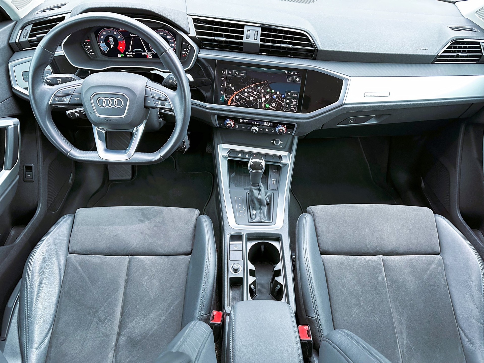 AUDI Q3 40 TFSI S line quattro S-tronic-image-8