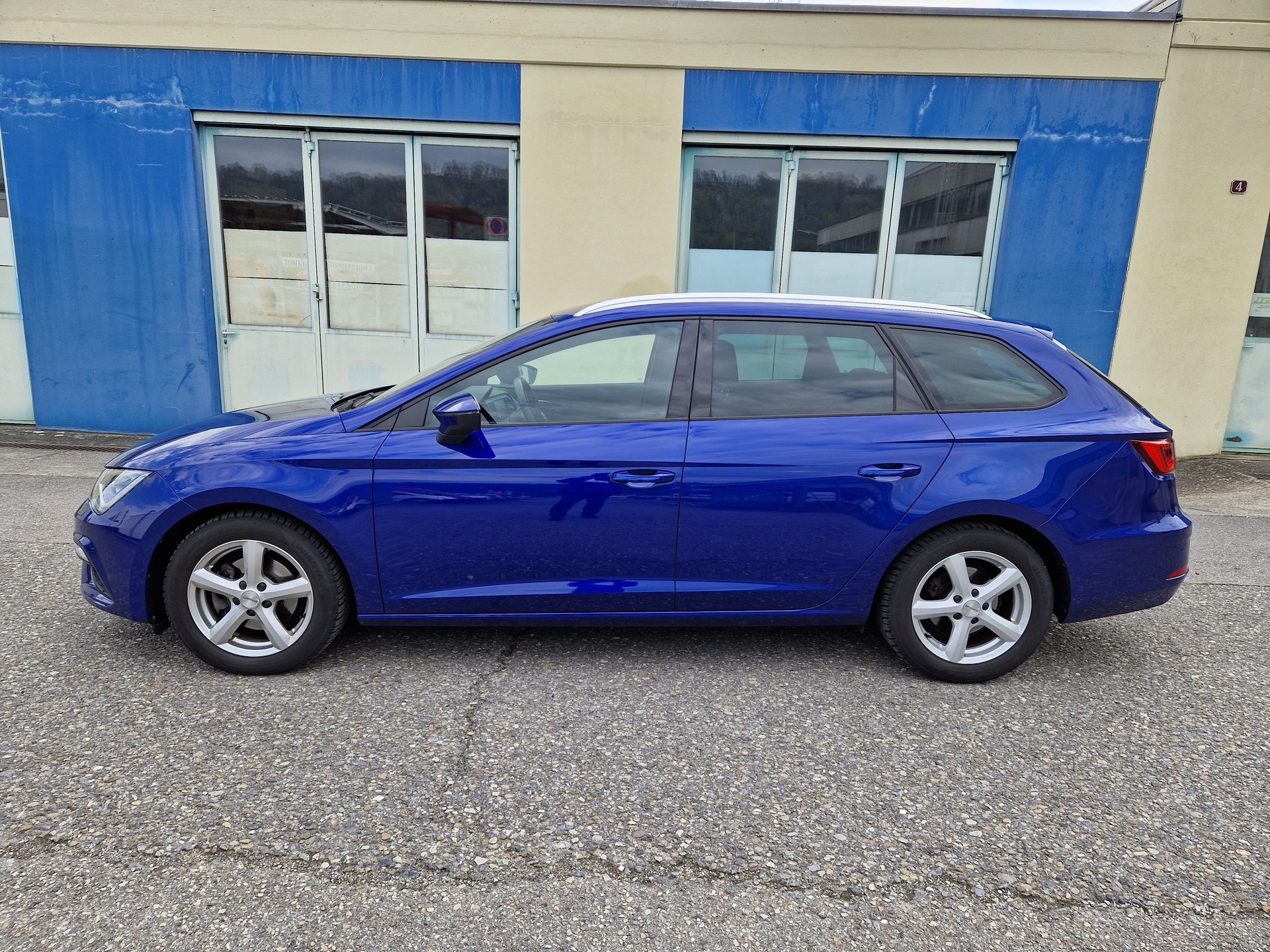 SEAT Leon ST 2.0 TDI SWISS FR DSG-image-0
