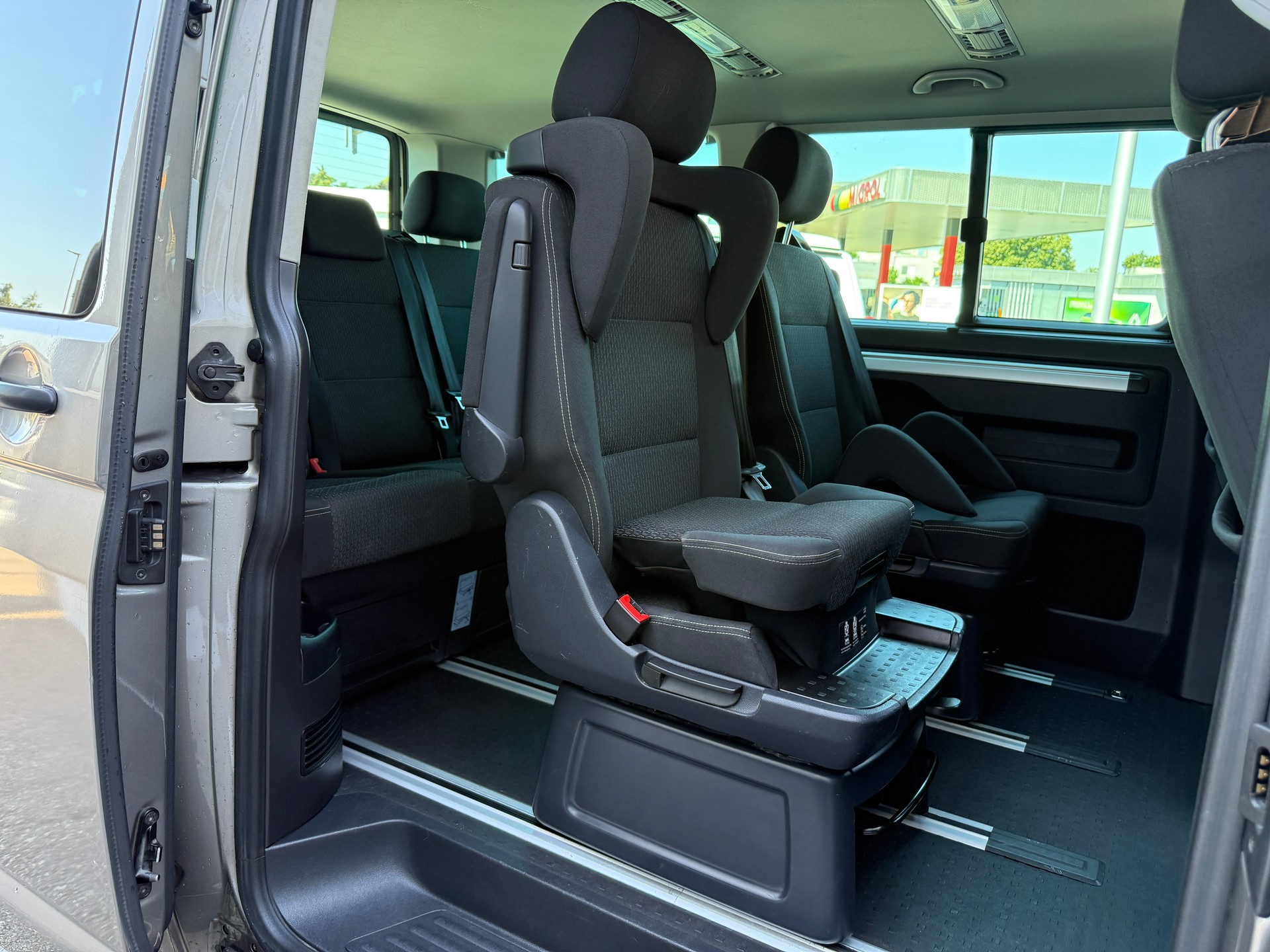 VW T6 Multivan 2.0 TDI Trendline DSG ***AHK & KINDERSITZE ***-image-13