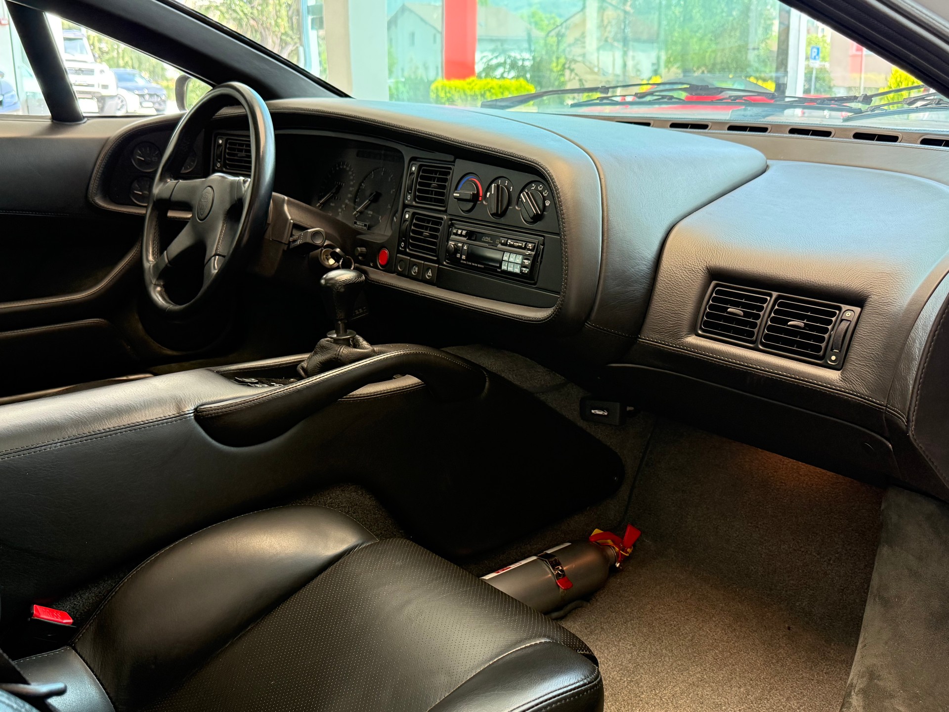 JAGUAR XJ 220-image-11