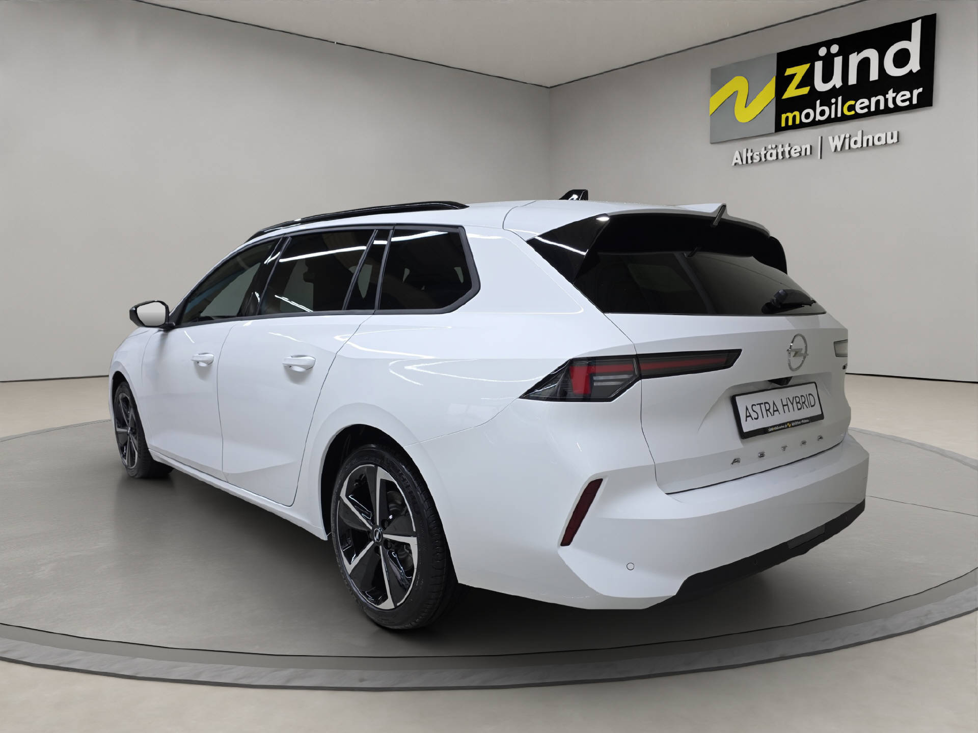 OPEL Astra Sports Tourer 1.2 T Hybrid Edition-image-2