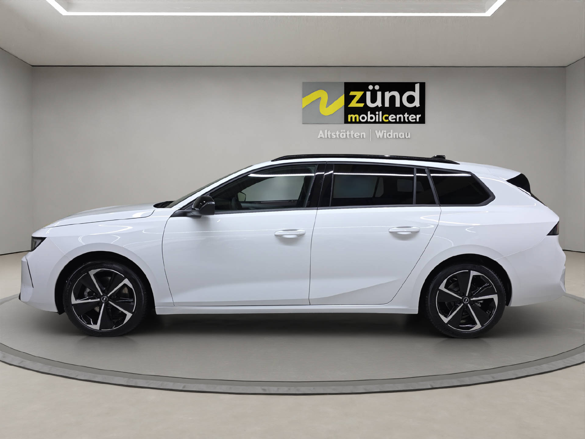 OPEL Astra Sports Tourer 1.2 T Hybrid Edition-image-1