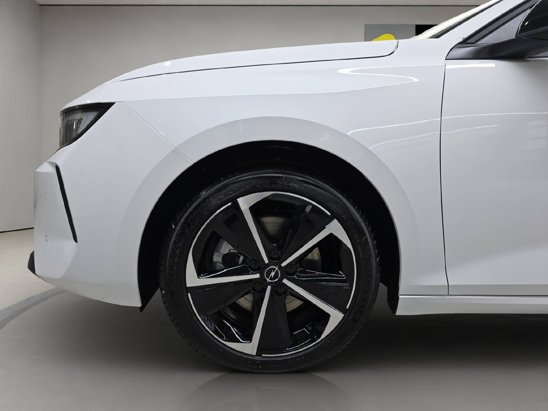 OPEL Astra Sports Tourer 1.2 T Hybrid Edition-image-12