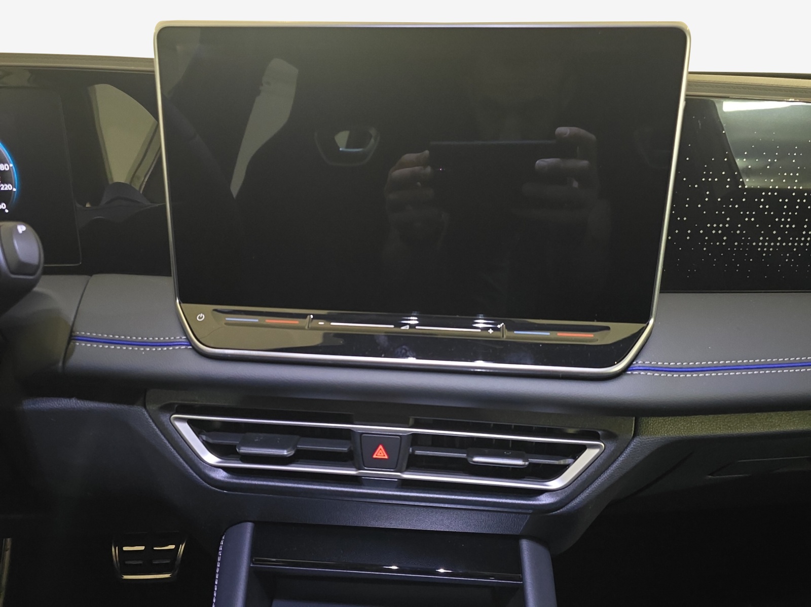 VW Tiguan 2.0 TDI SCR R-Line 4Motion DSG-image-10