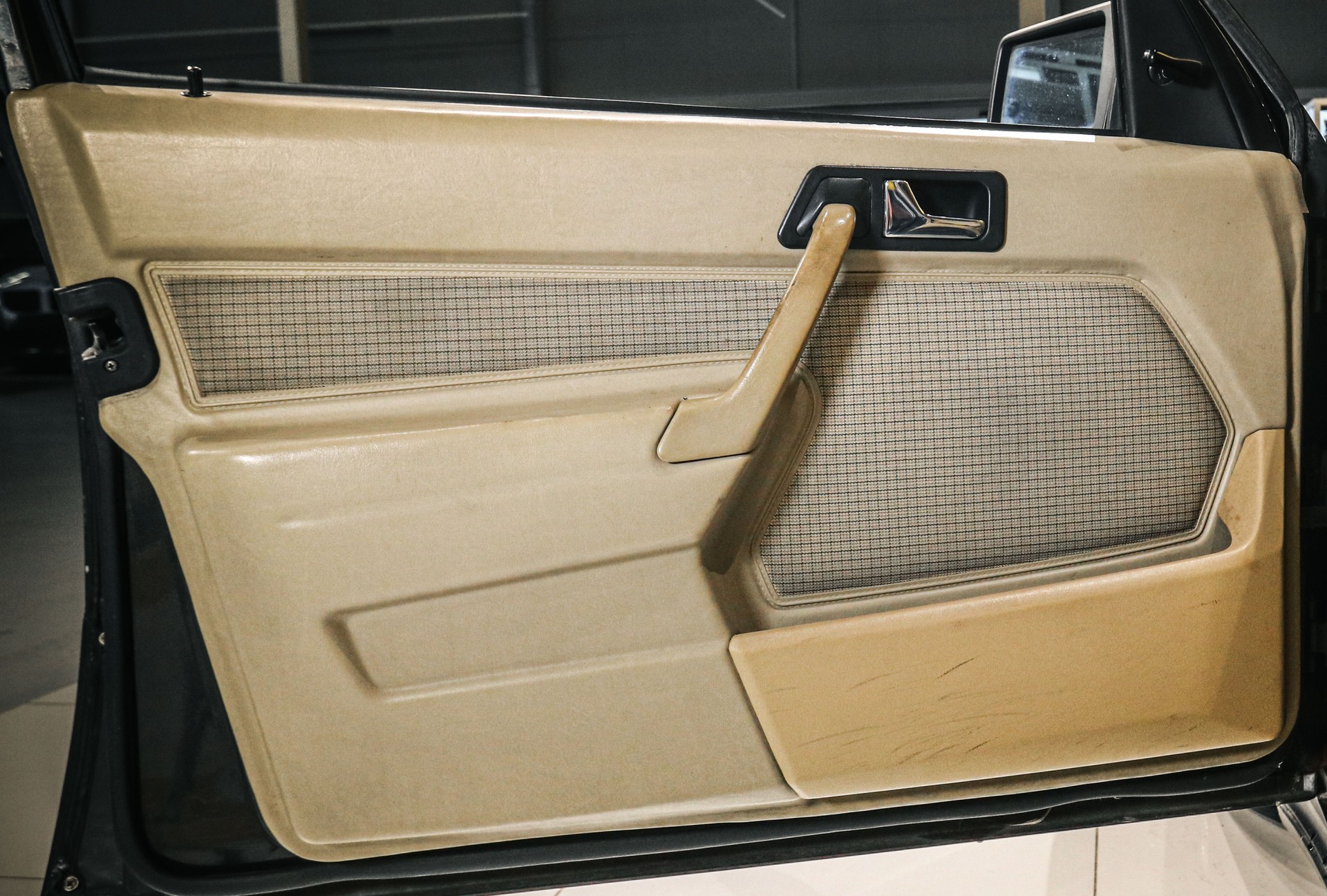MERCEDES-BENZ 190 E 2.6-image-14