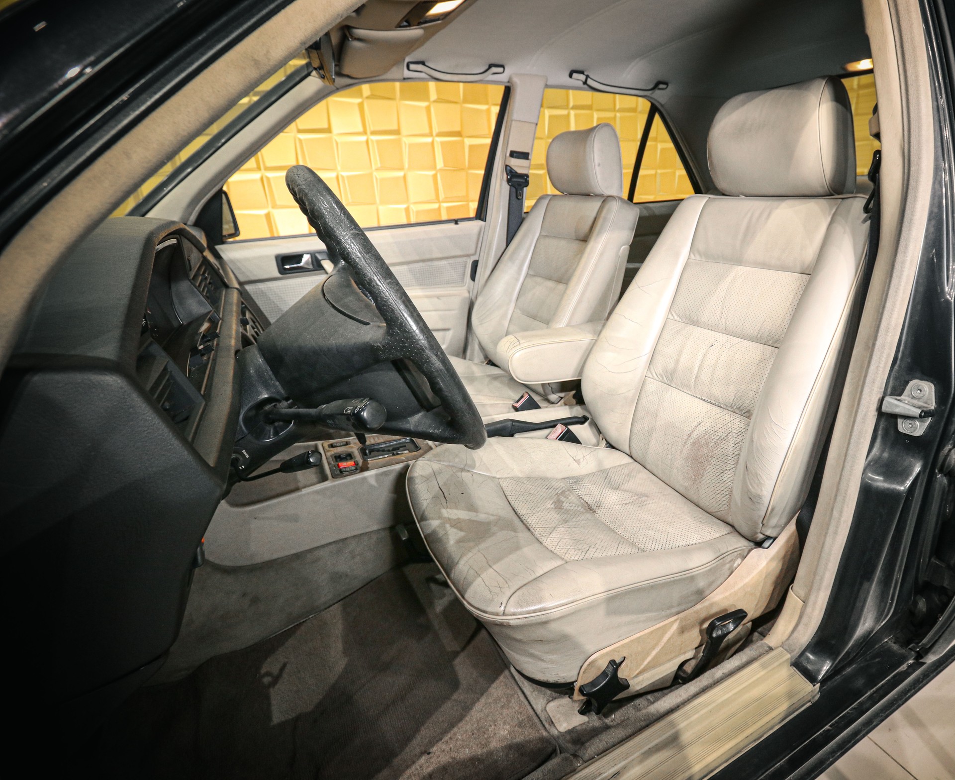 MERCEDES-BENZ 190 E 2.6-image-9