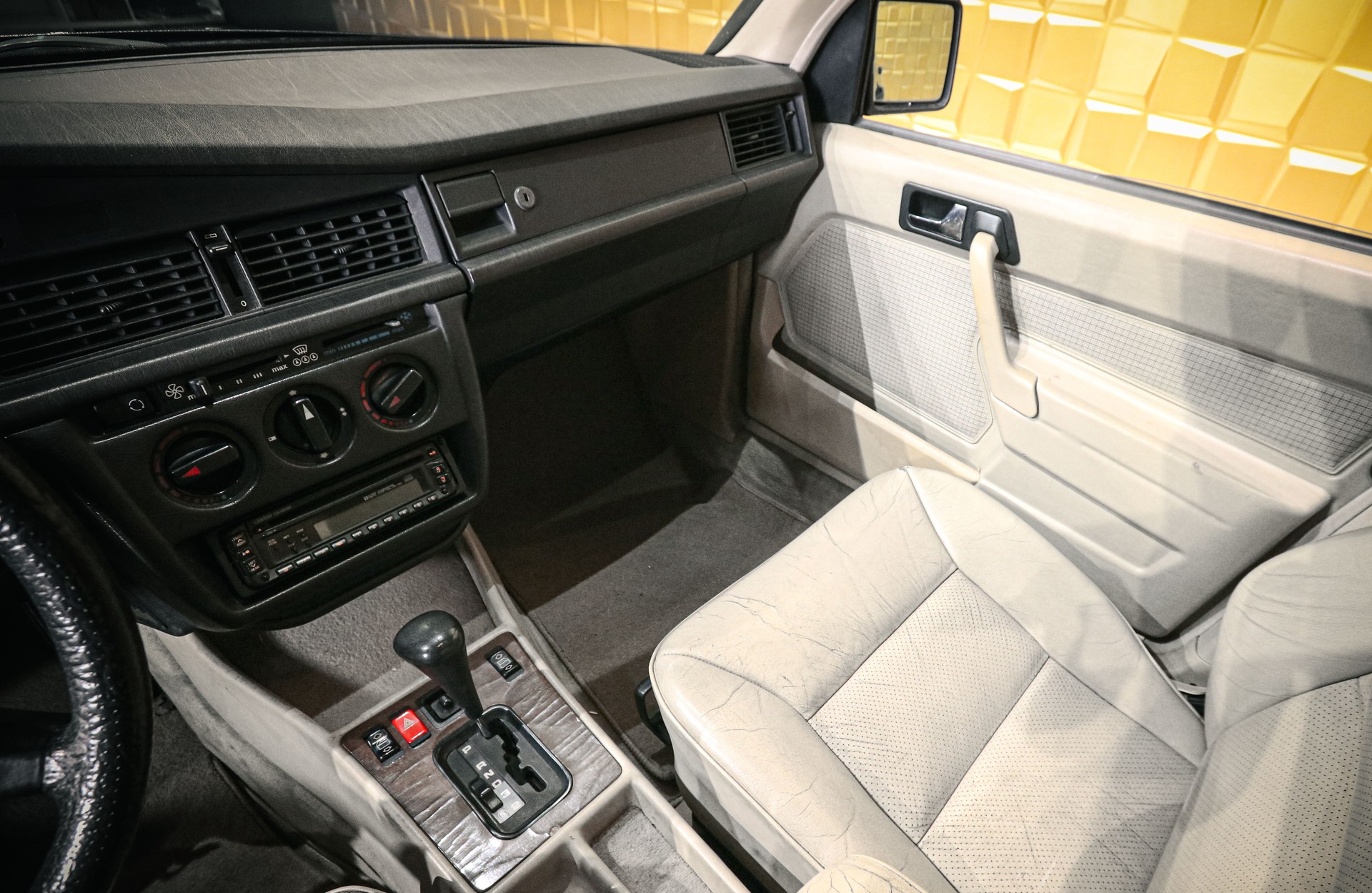 MERCEDES-BENZ 190 E 2.6-image-13