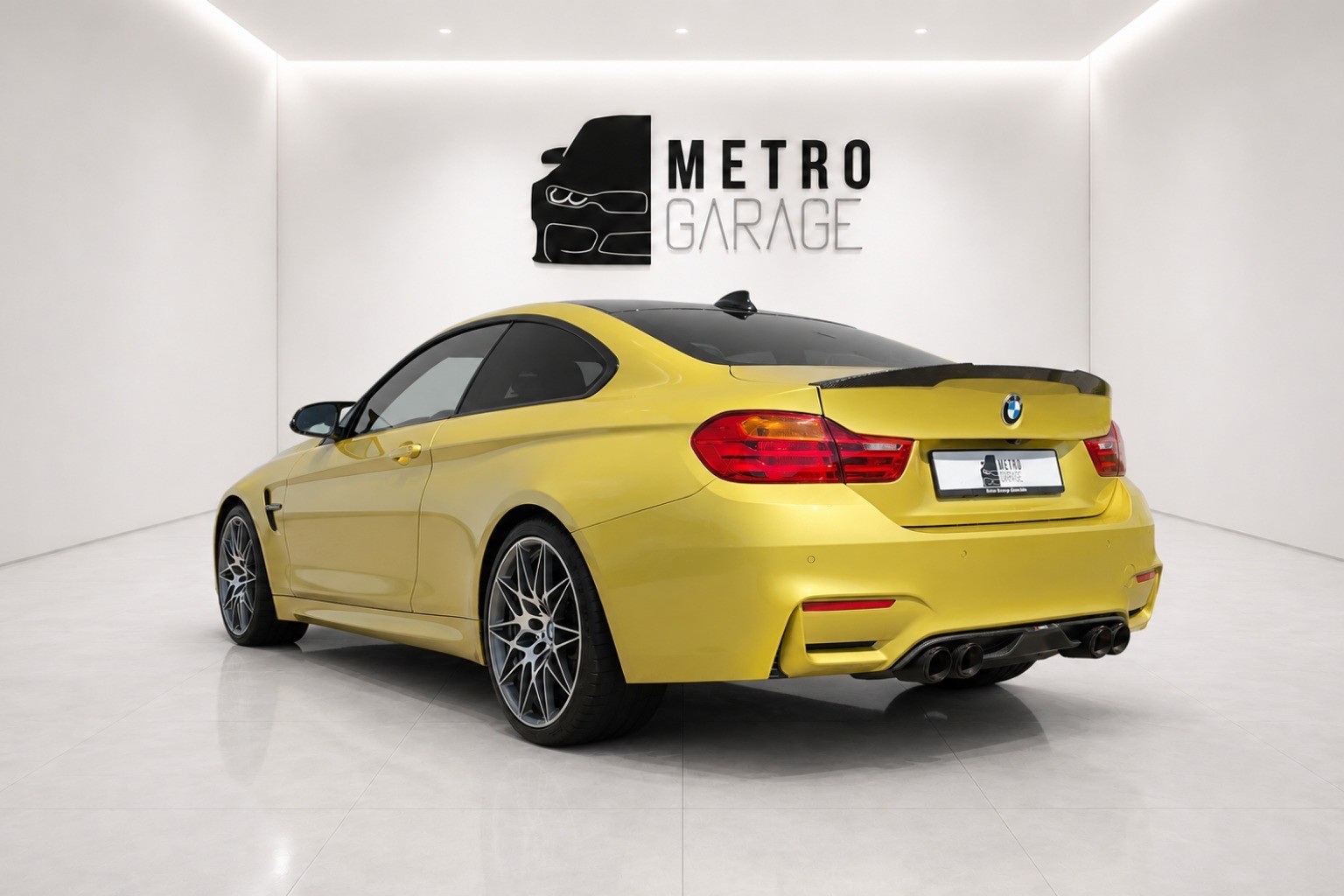 BMW M4 Coupé DKG Akrapovic-showroom-element-2