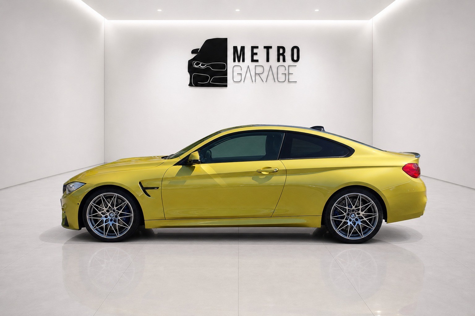 BMW M4 Coupé DKG Akrapovic-showroom-element-1