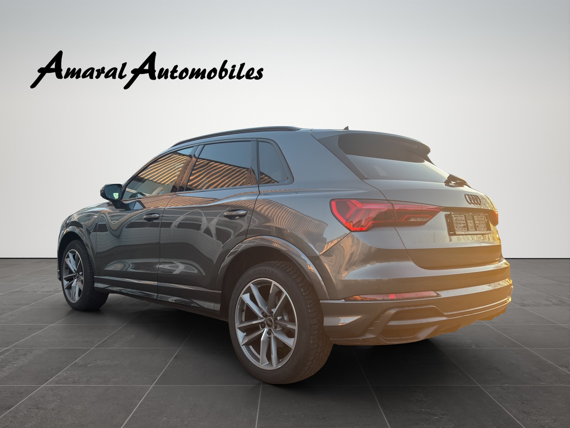 AUDI Q3 35 TDI S line quattro S-tronic-image-5