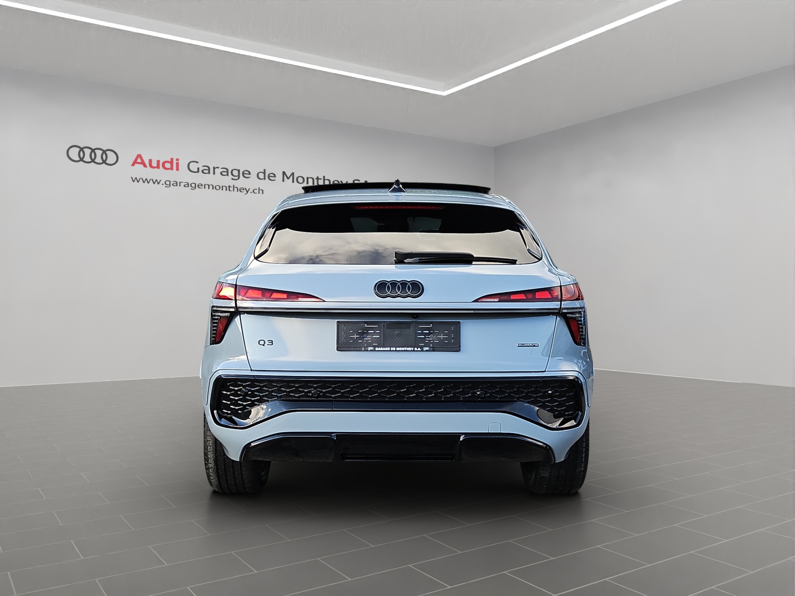 AUDI Q3 Sportback TFSI quattro 195 kW S tronic-image-4
