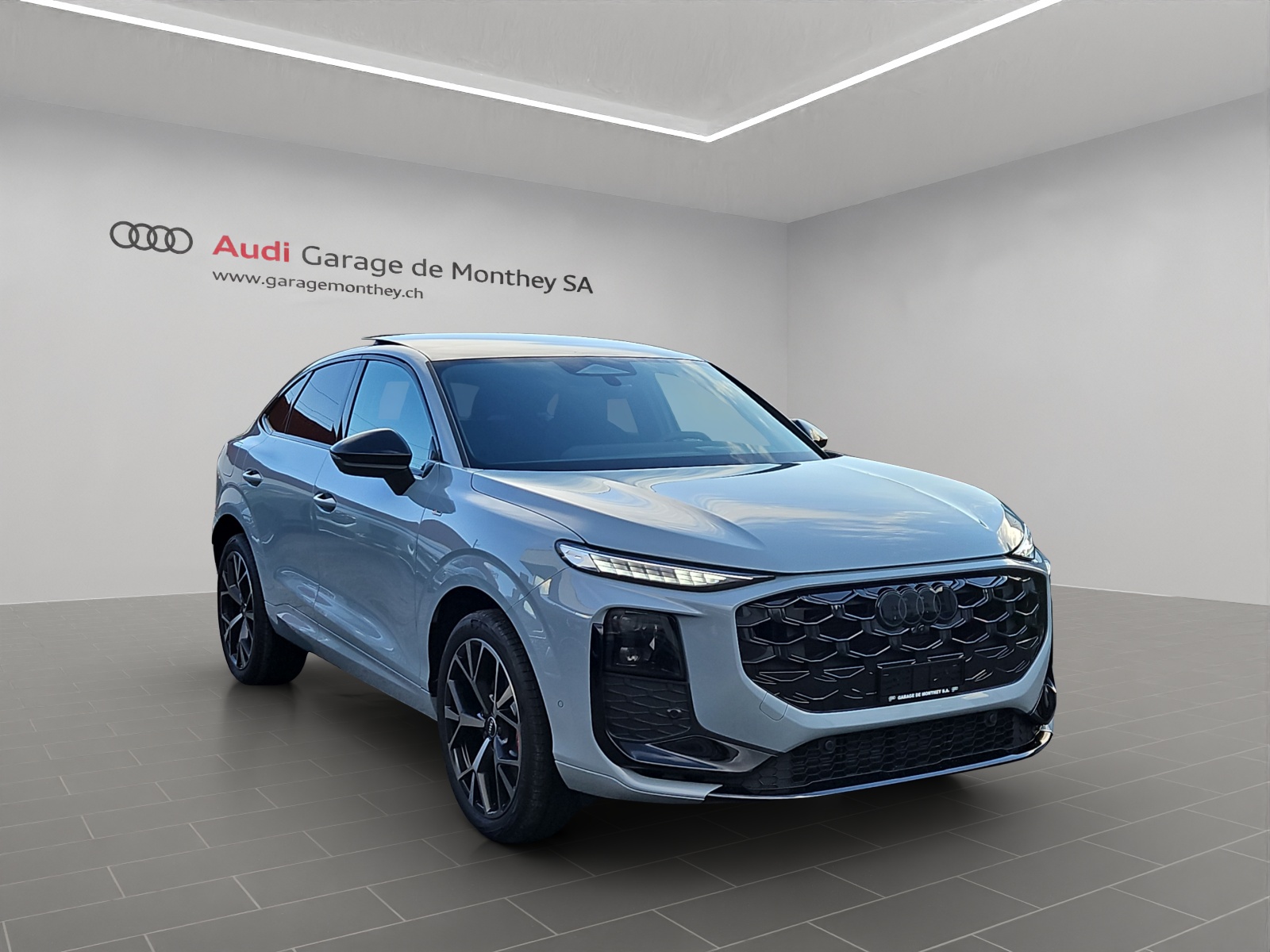 AUDI Q3 Sportback TFSI quattro 195 kW S tronic-image-2