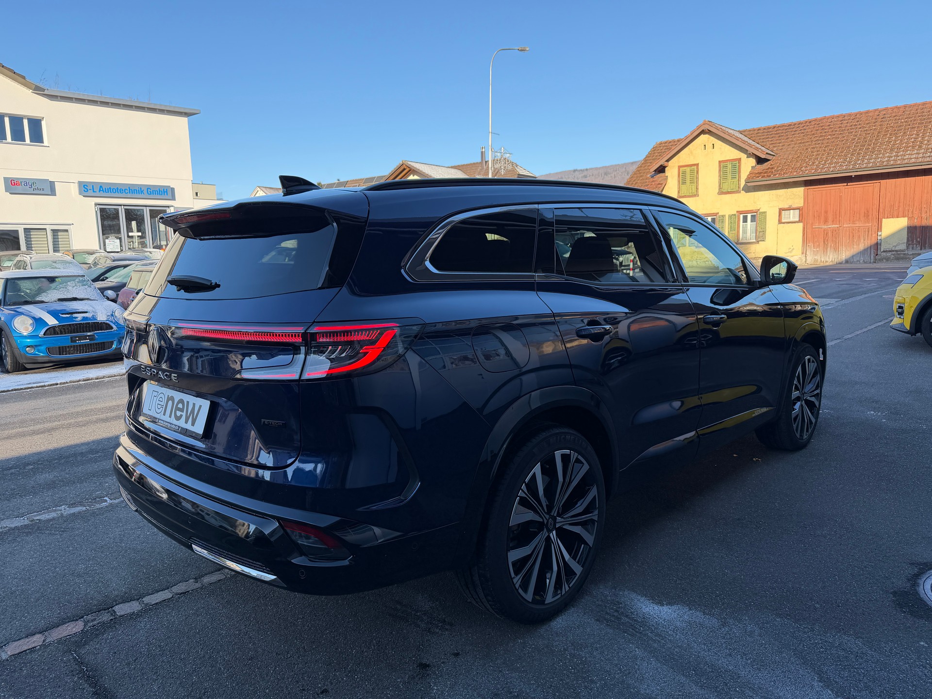 RENAULT Espace 1.2 E-Tech iconic-showroom-element-3