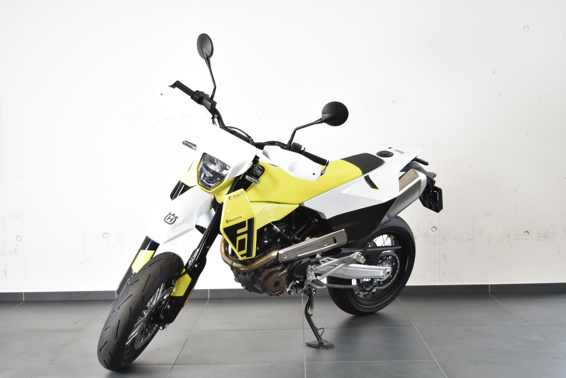 HUSQVARNA 701 Supermoto-showroom-element-1