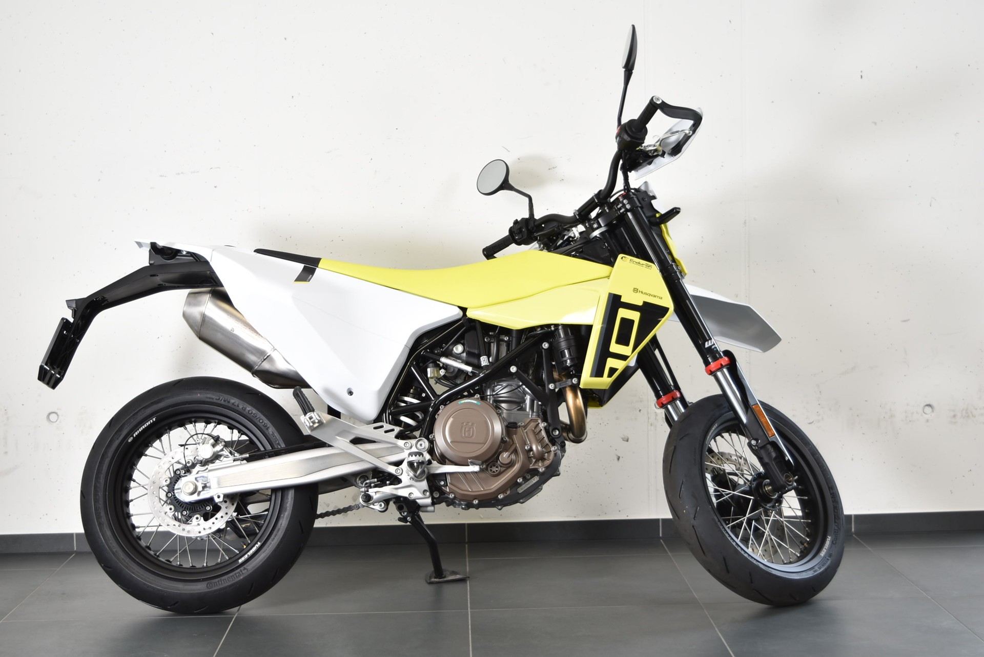 HUSQVARNA 701 Supermoto-showroom-element-3