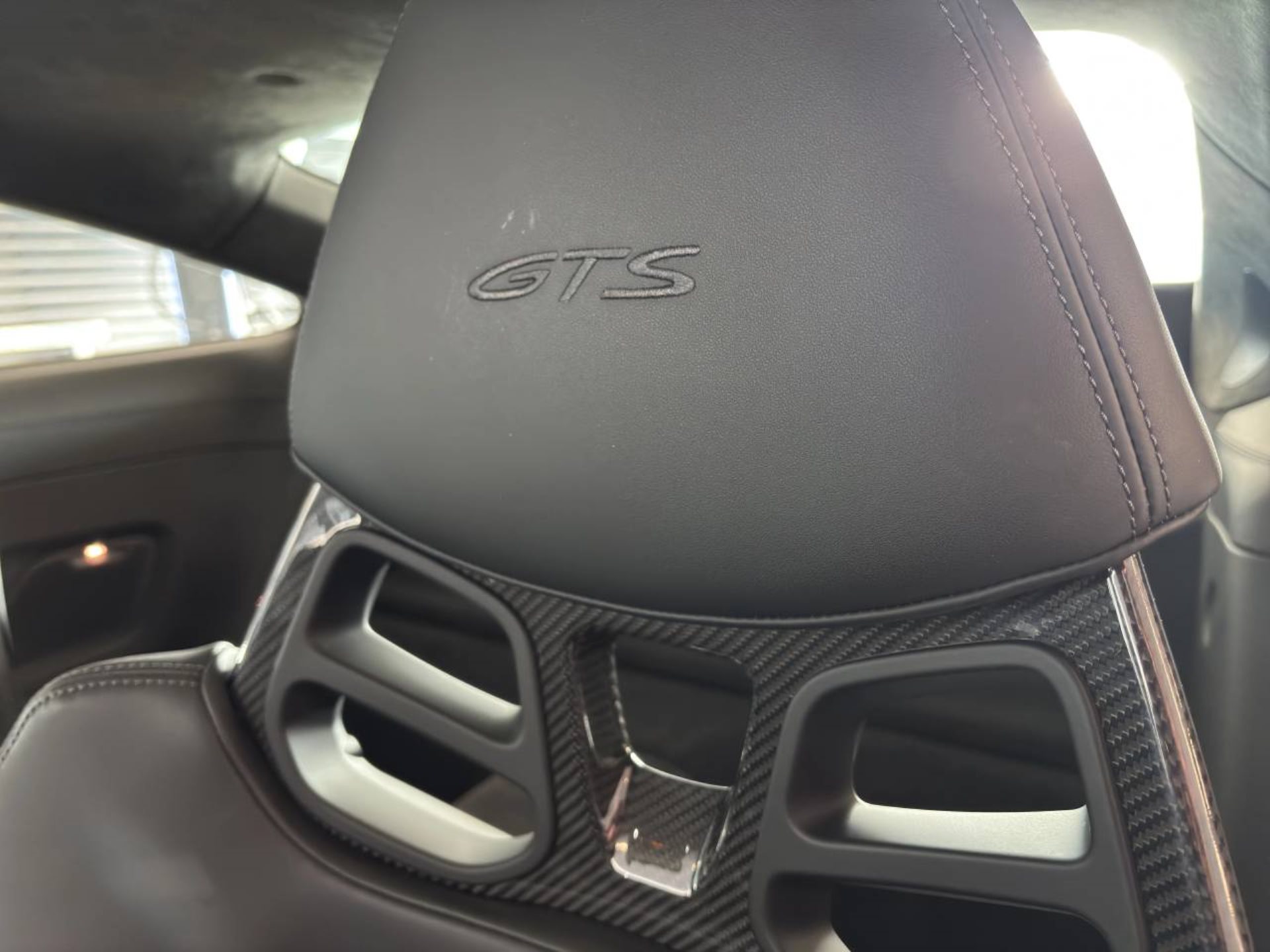 PORSCHE 911 Carrera GTS-image-21