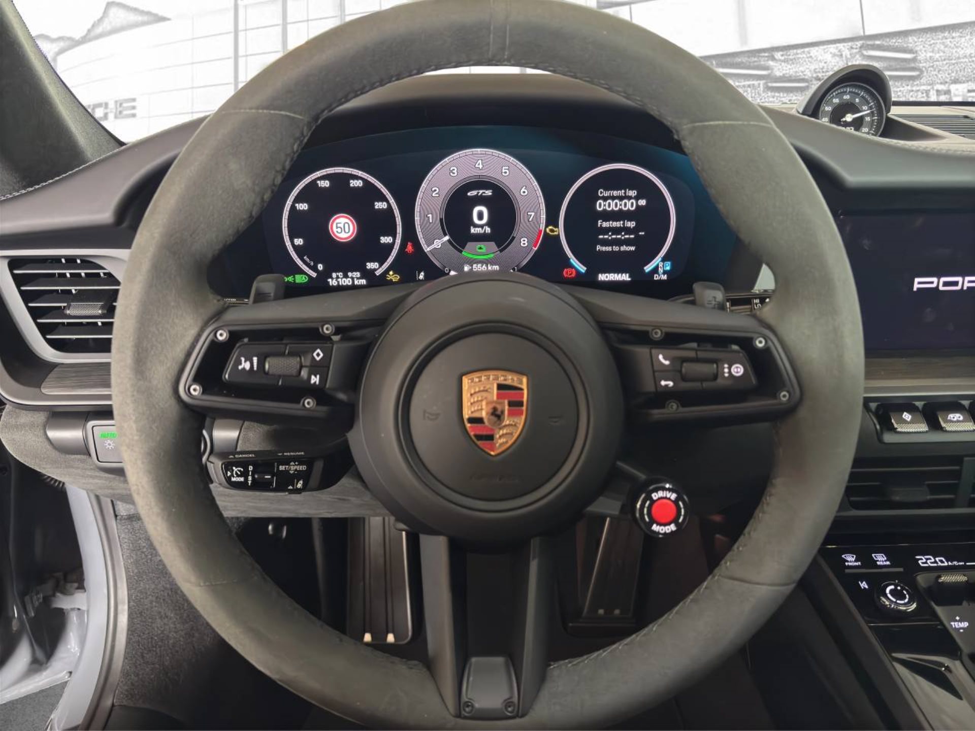 PORSCHE 911 Carrera GTS-image-3