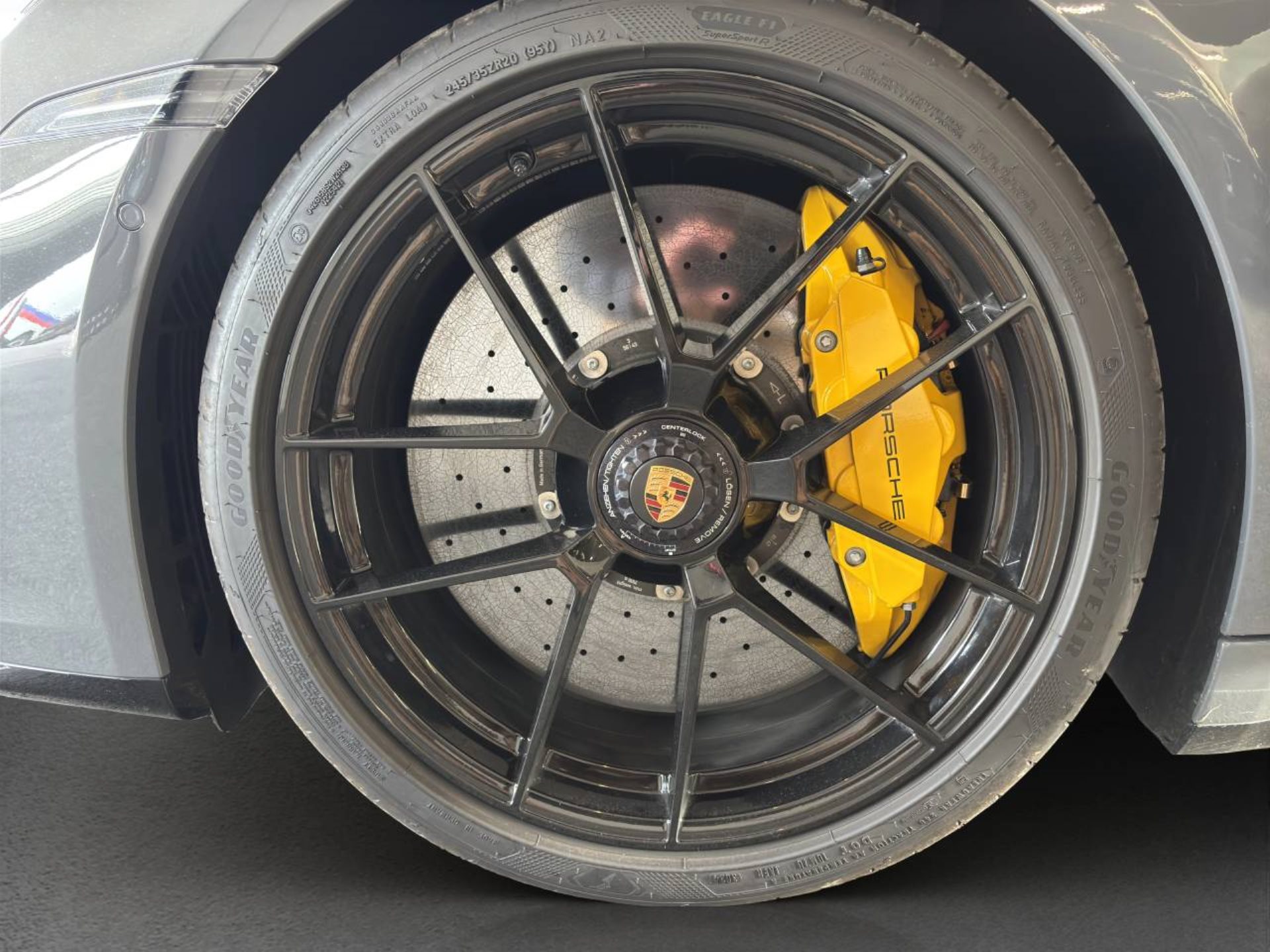 PORSCHE 911 Carrera GTS-image-11