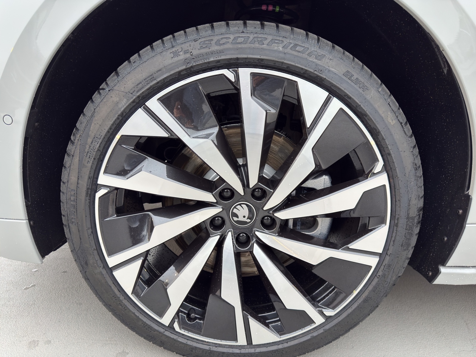 SKODA Enyaq 85x Sportline 4x4-image-4