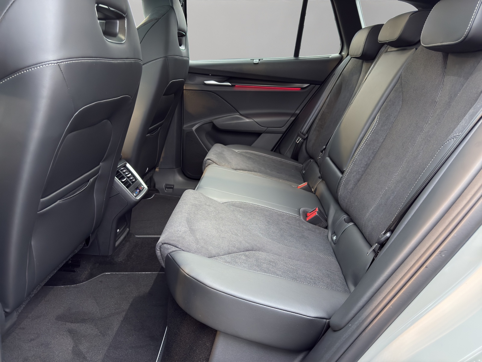 SKODA Enyaq 85x Sportline 4x4-image-13