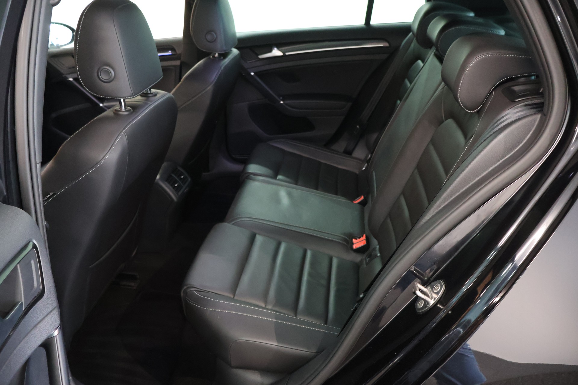 VW Golf 2.0 TSI R 4Motion DSG-image-11