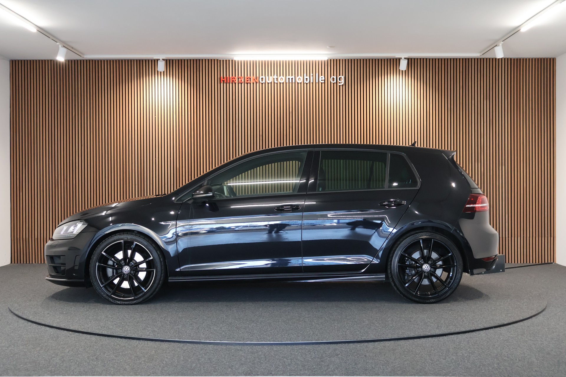 VW Golf 2.0 TSI R 4Motion DSG-image-1