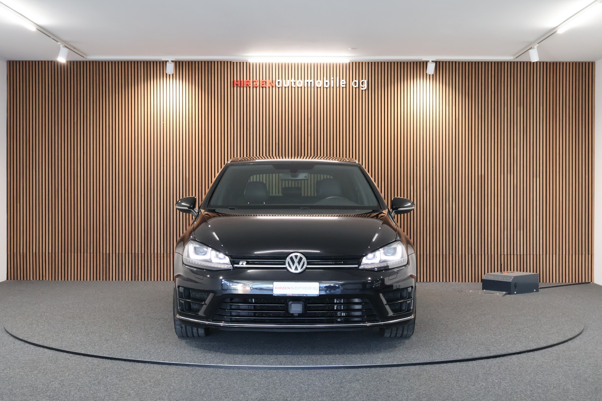 VW Golf 2.0 TSI R 4Motion DSG-image-7