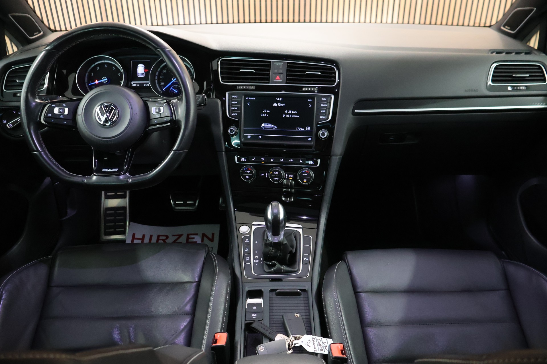 VW Golf 2.0 TSI R 4Motion DSG-image-15