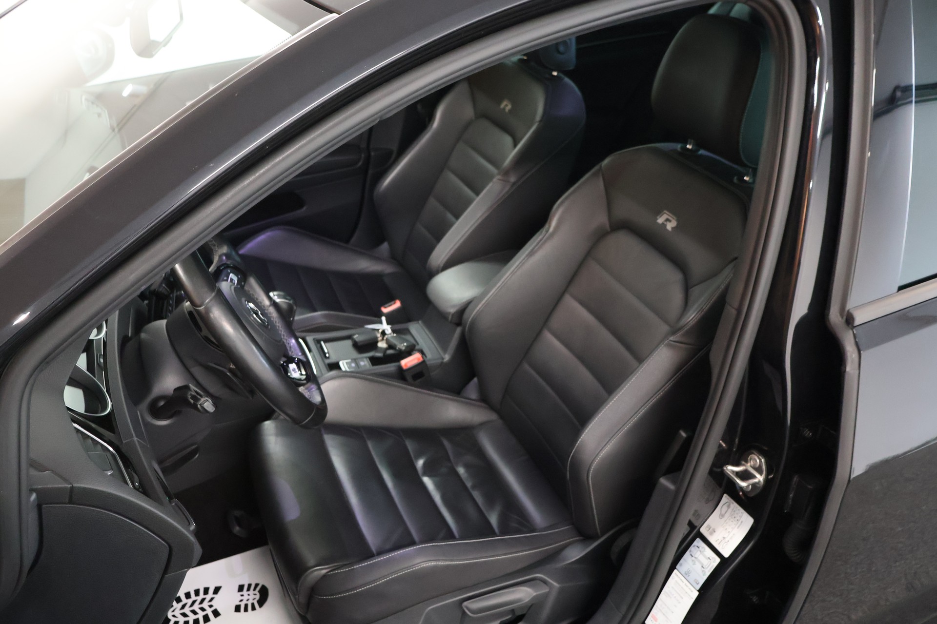 VW Golf 2.0 TSI R 4Motion DSG-image-10