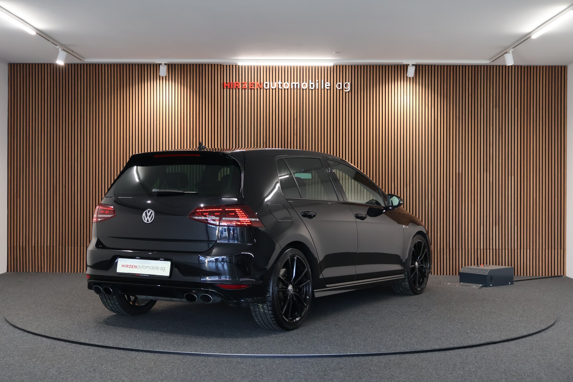 VW Golf 2.0 TSI R 4Motion DSG-image-4