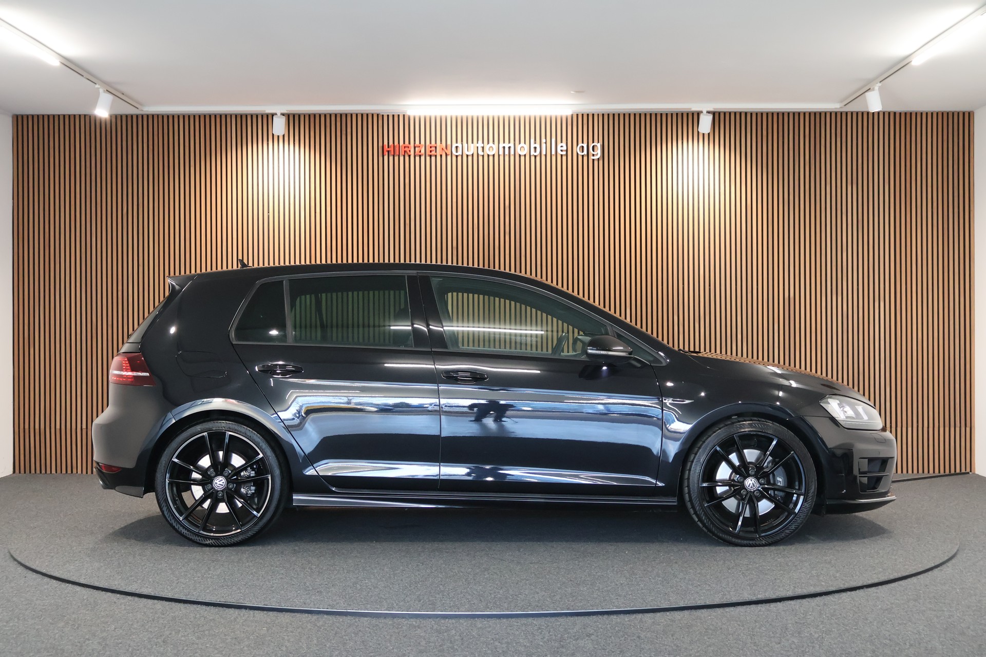 VW Golf 2.0 TSI R 4Motion DSG-image-5