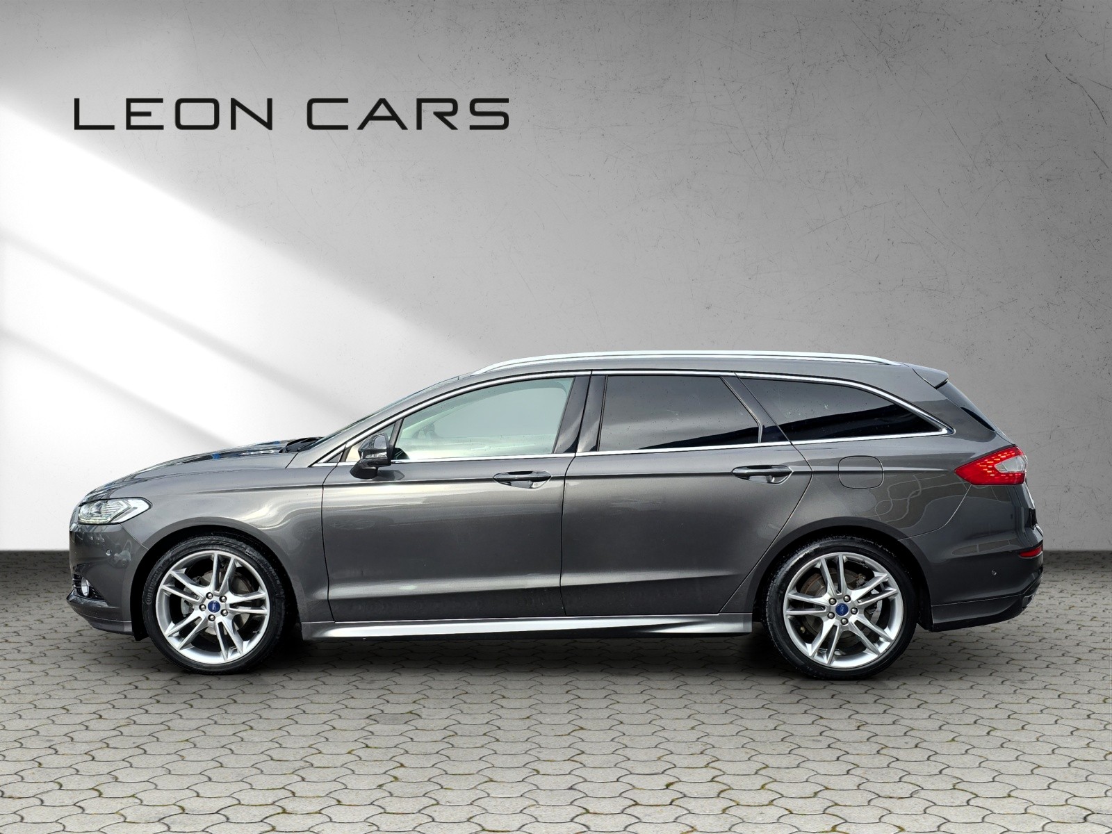 FORD Mondeo 2.0 TDCi ST-Line AWD PowerShift mit AHK-showroom-element-2