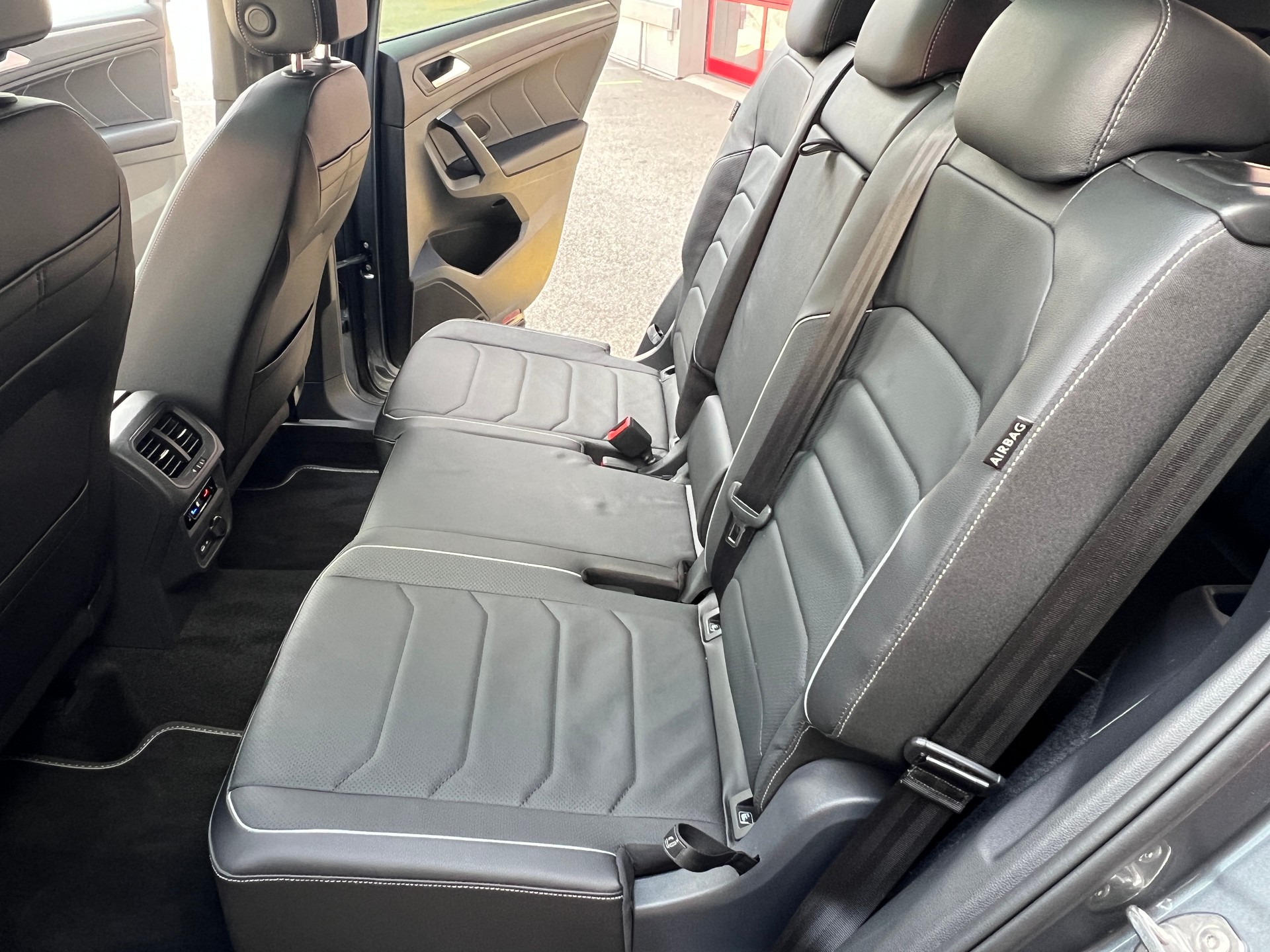 VW Tiguan Allspace 2.0TSI R-Line 4Motion DSG-image-8