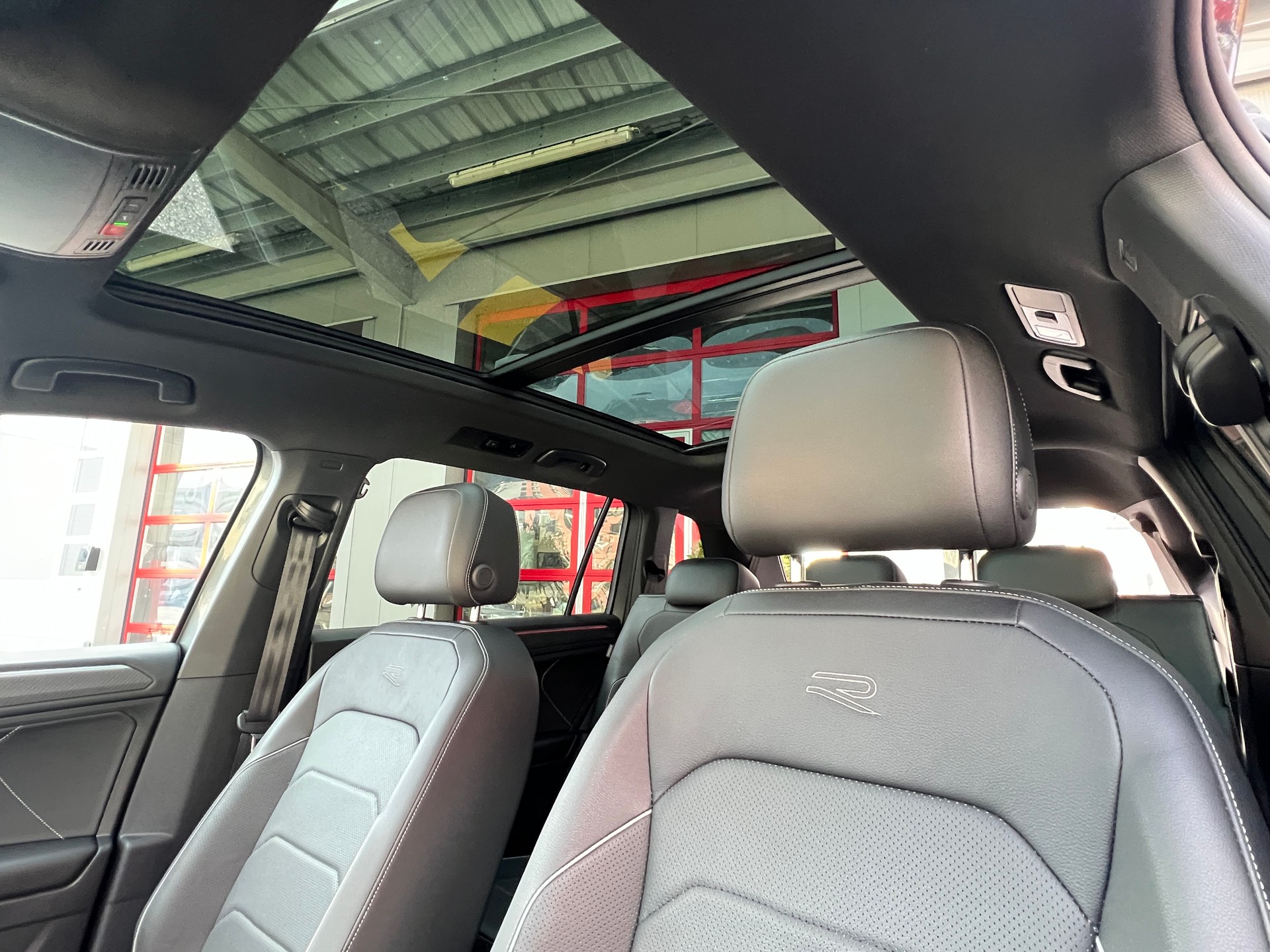 VW Tiguan Allspace 2.0TSI R-Line 4Motion DSG-image-6
