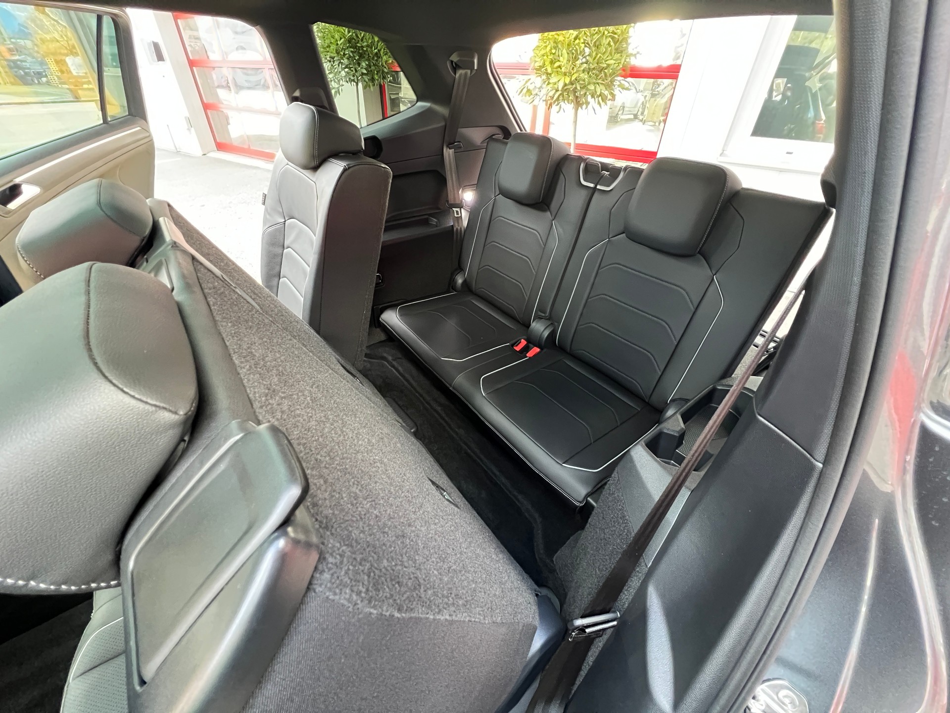 VW Tiguan Allspace 2.0TSI R-Line 4Motion DSG-image-9