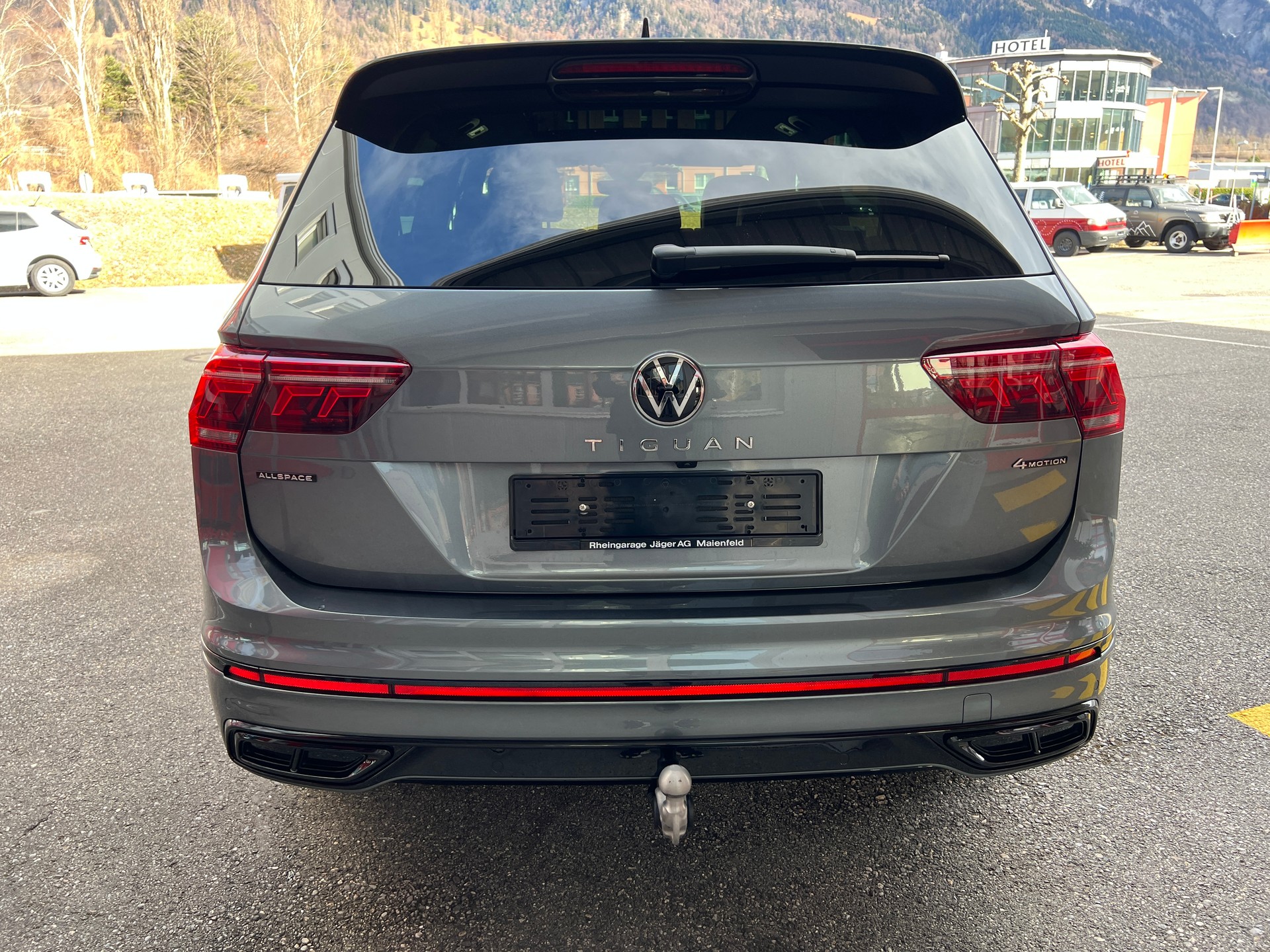 VW Tiguan Allspace 2.0TSI R-Line 4Motion DSG-image-4