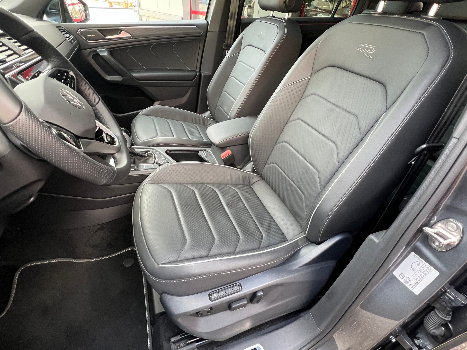 VW Tiguan Allspace 2.0TSI R-Line 4Motion DSG-image-5