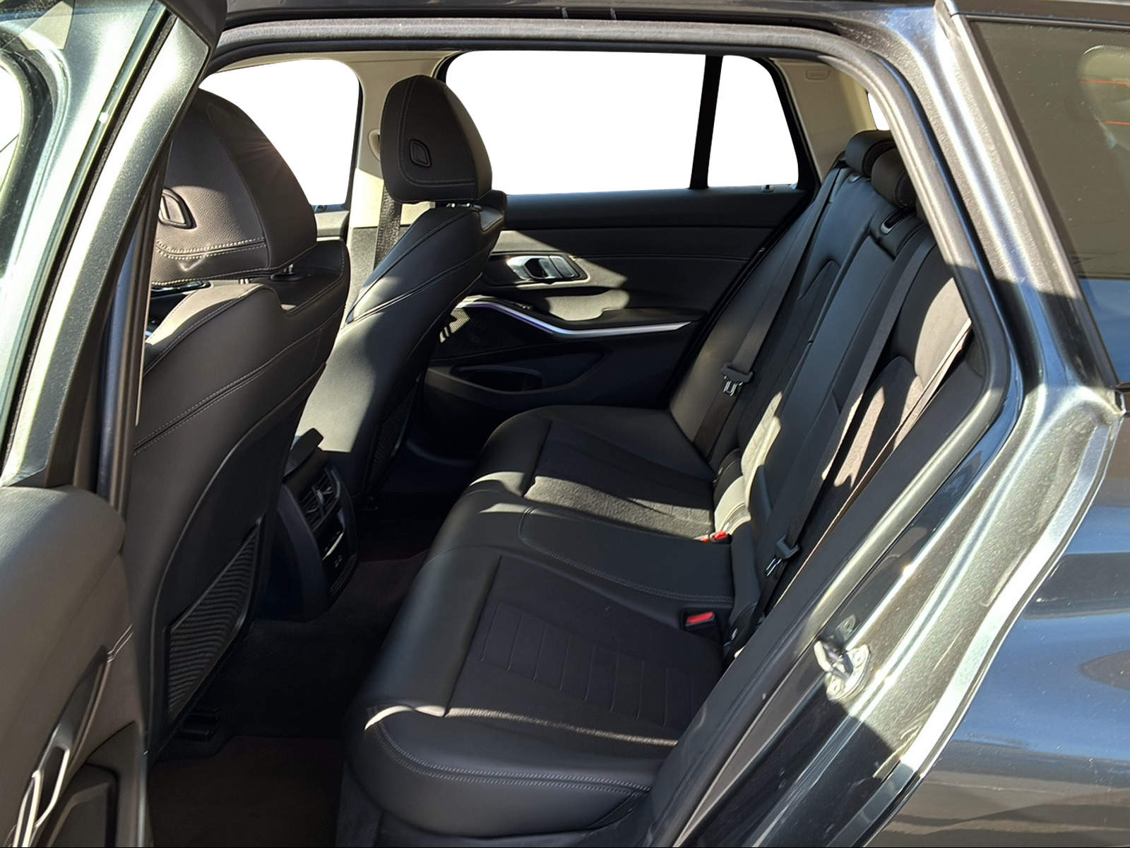 BMW 3er Reihe G21 Touring 330e xDrive-image-13