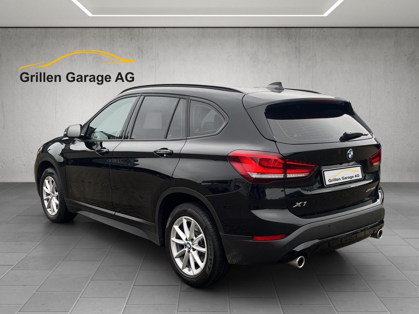 BMW X1 20i xDrive-showroom-element-2