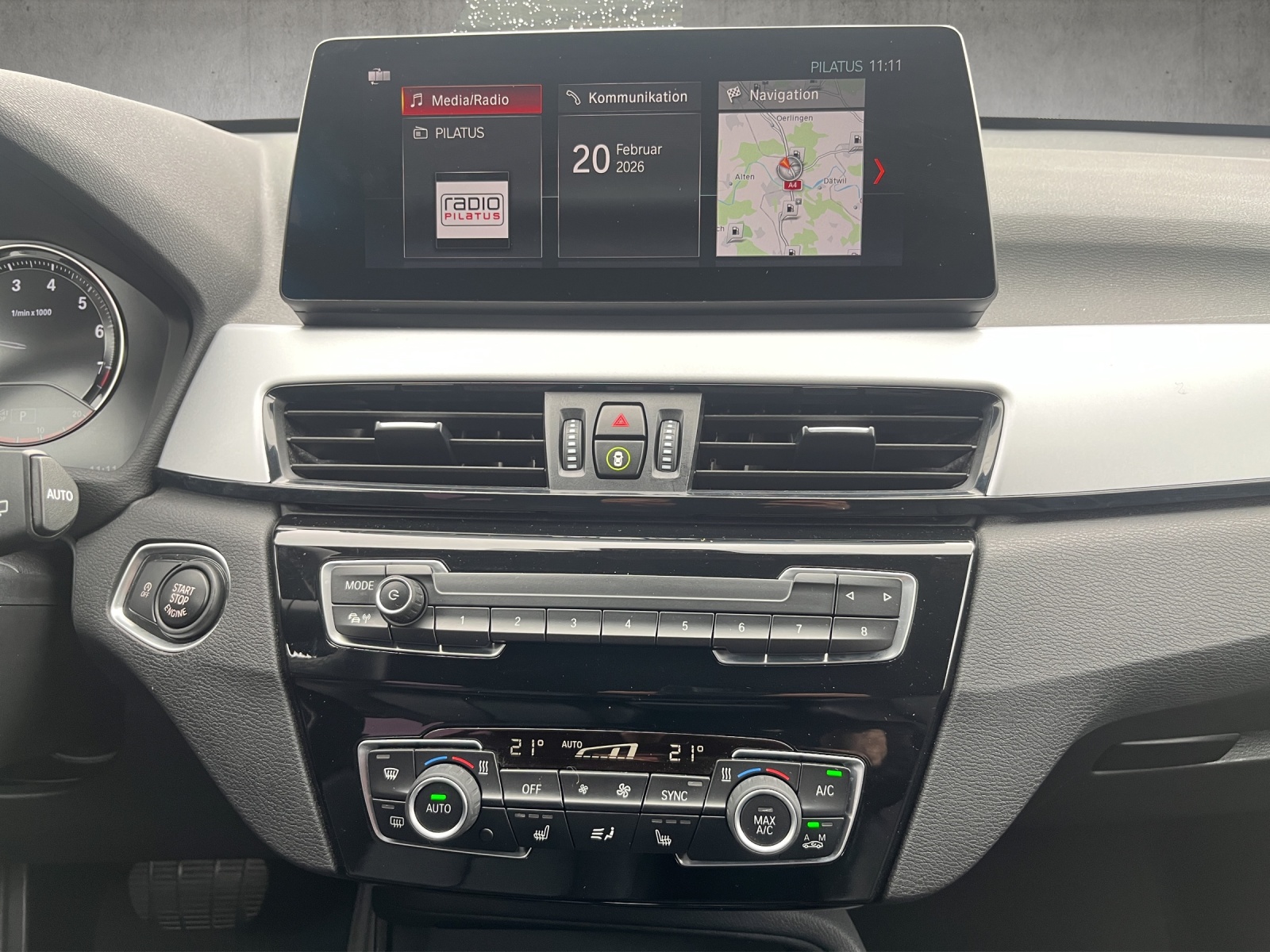 BMW X1 20i xDrive-image-10